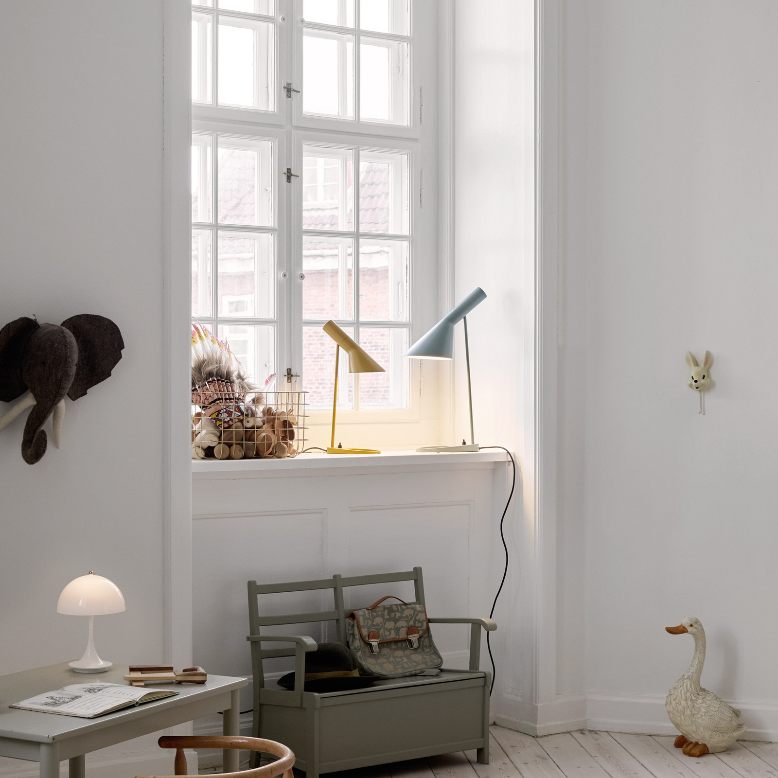 AJ Mini Stolová Lampa Pale Petroleum - Louis Poulsen