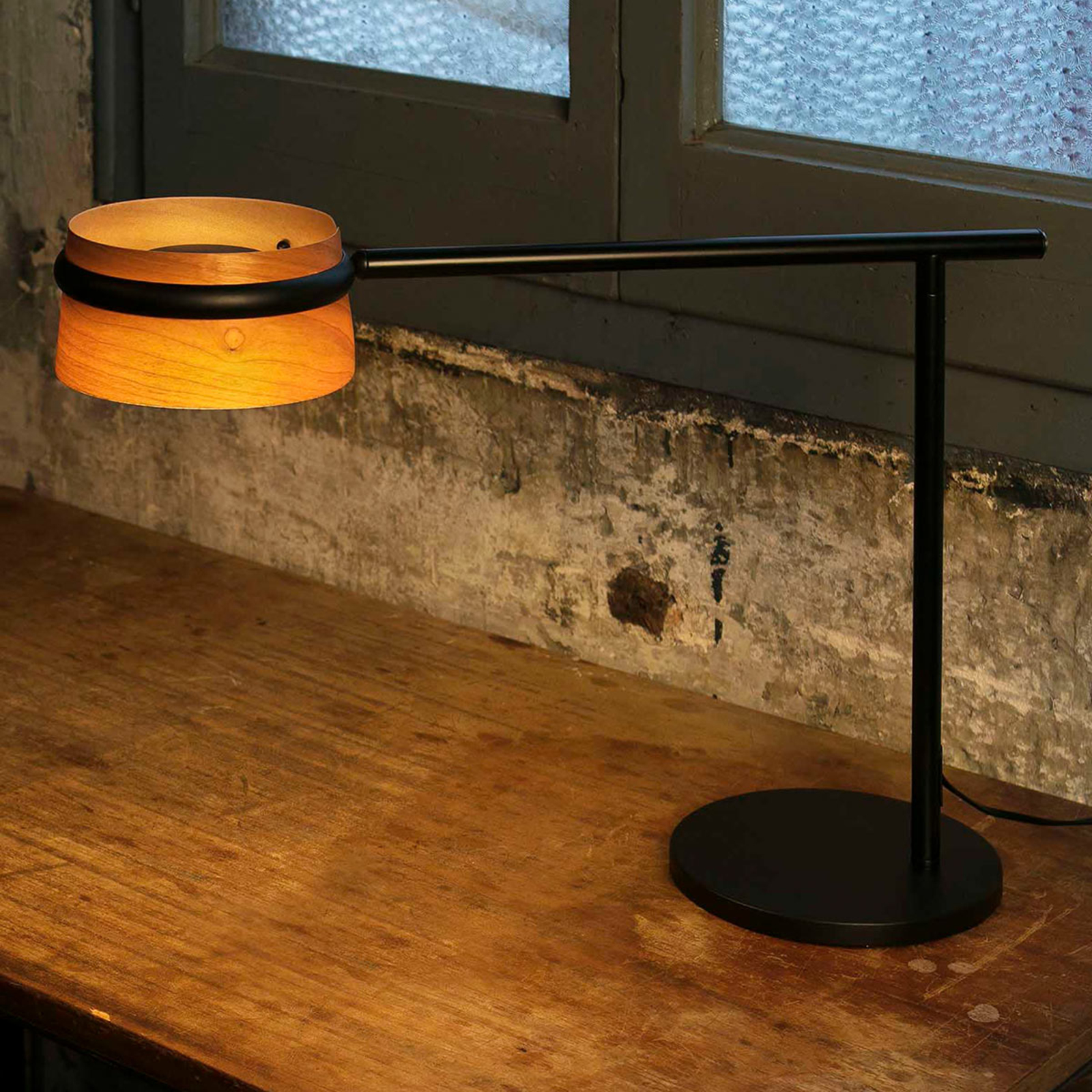 FARO BARCELONA Dimmable Loop LED table lamp with wooden lampshade, for Workroom / Office, metal, cherry wood, 6 W, energy efficiency: A+, W: 22 cm, H: 45 cm