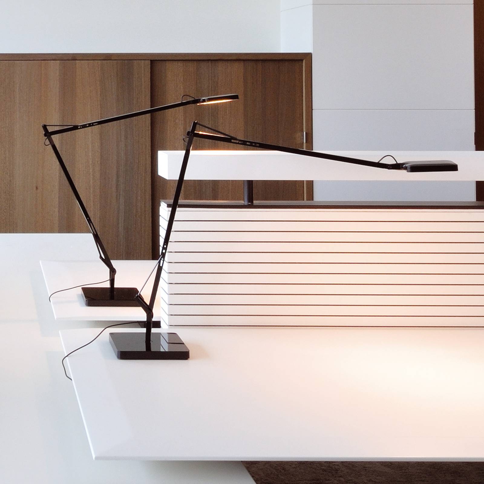 FLOS Kelvin lampa stołowa LED antracytowa