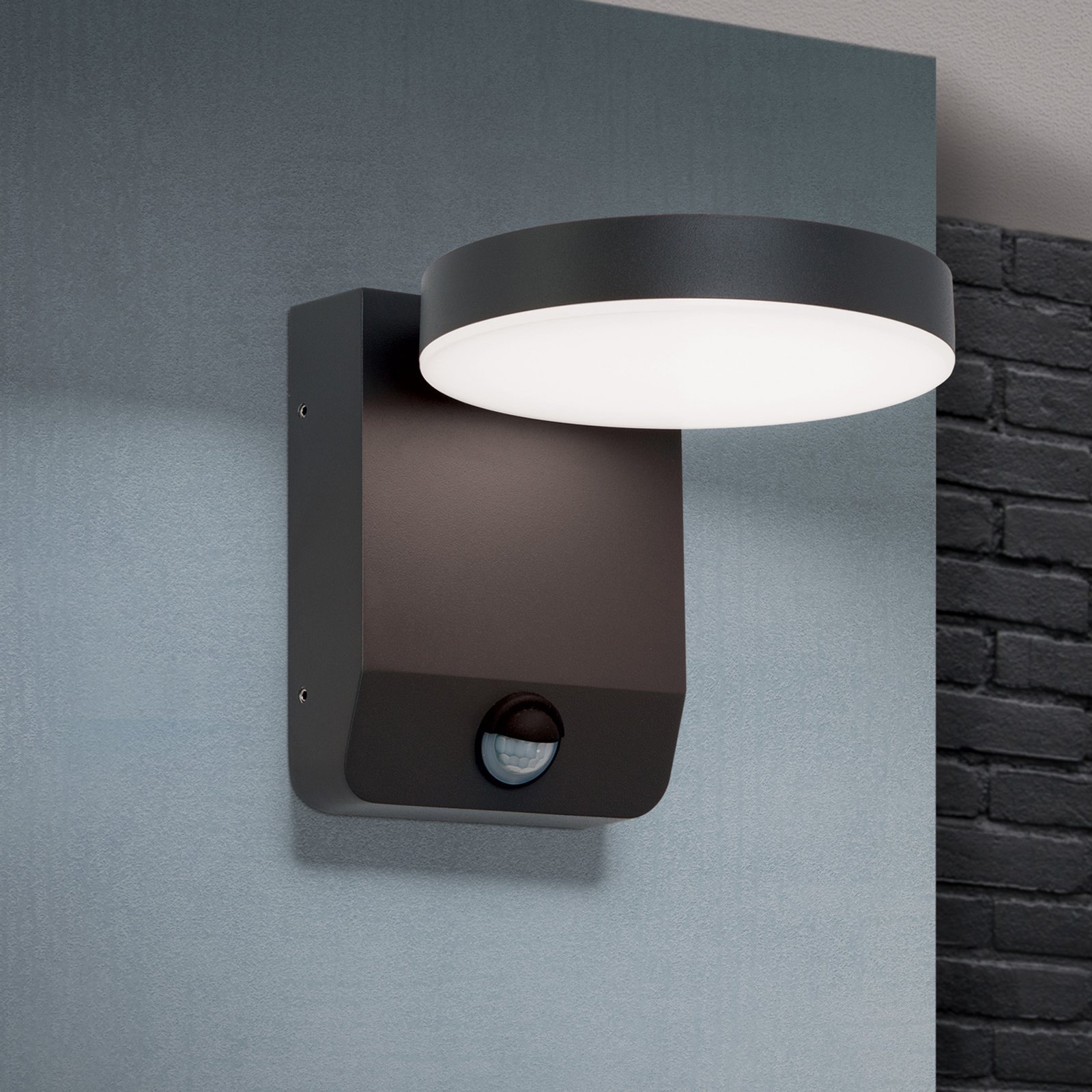 LED-Außenwandleuchte Hendryk mit Sensor