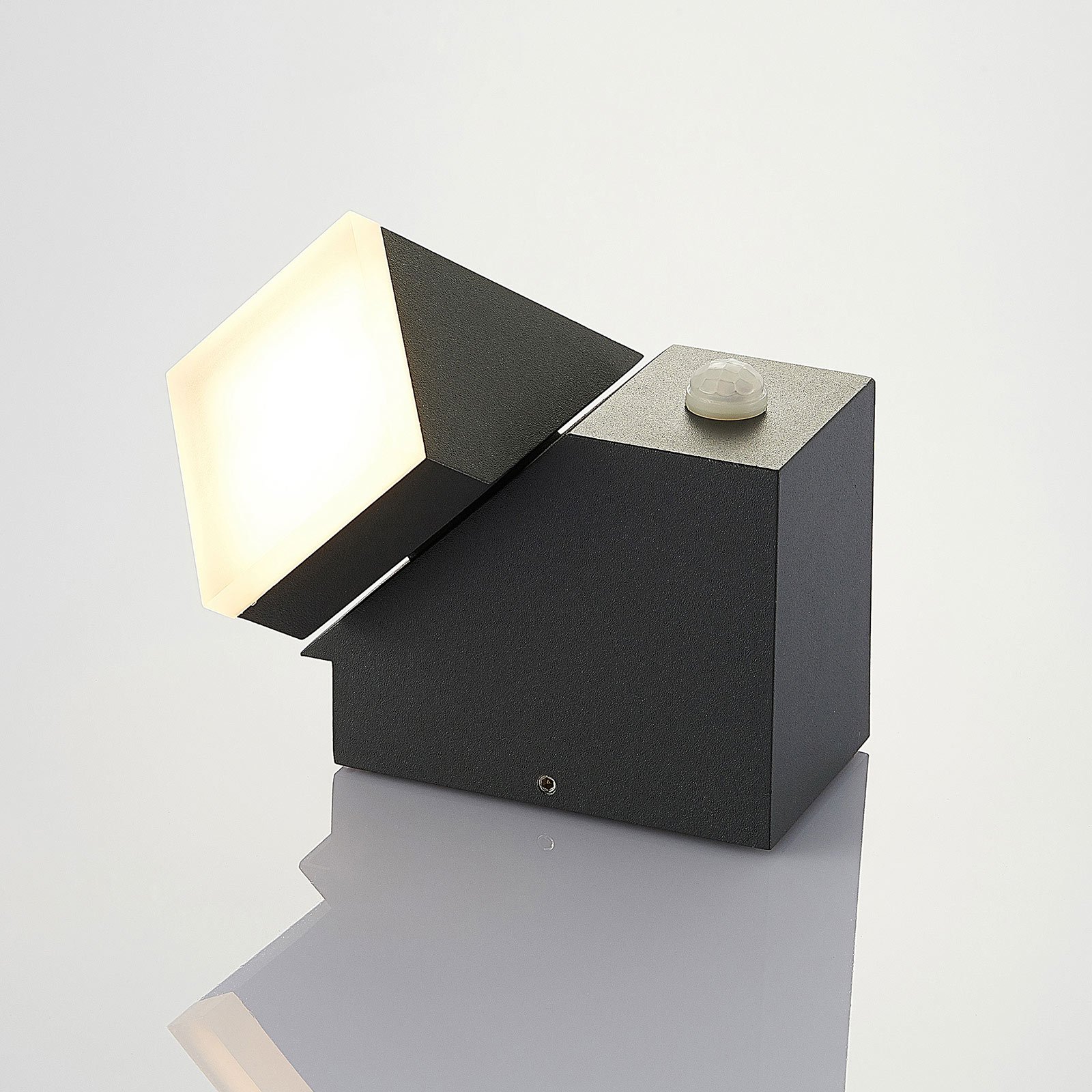 Vonkajšie nástenné LED svietidlo Sally 1-pl snímač
