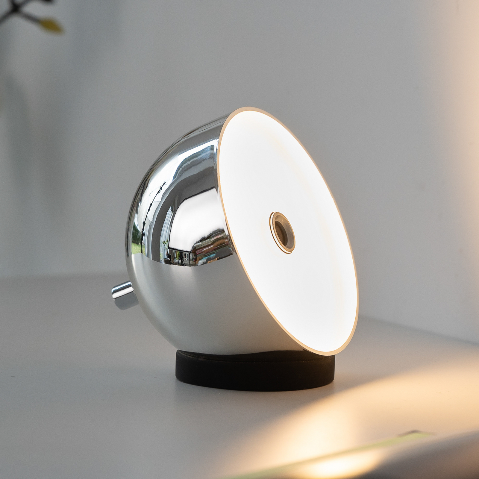 SCHÖNER WOHNEN LED stolna lampa na baterije Belies, krom, IP54 SCHÖNER WOHNEN LED stolna lampa na baterije Belies, krom, IP54