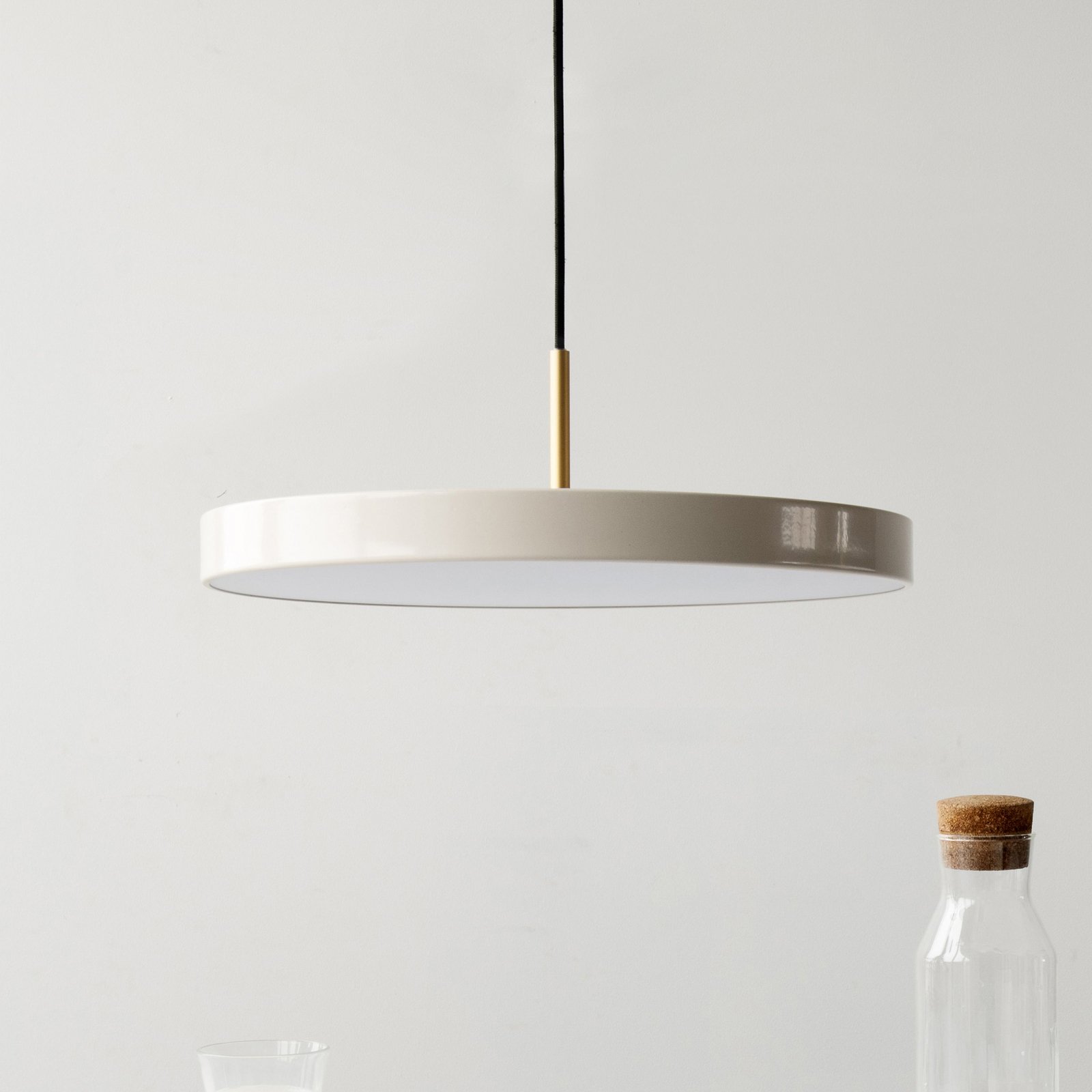 UMAGE LED-riippvalgustid Asteria Medium pärlmutter/messing Ø 43 cm