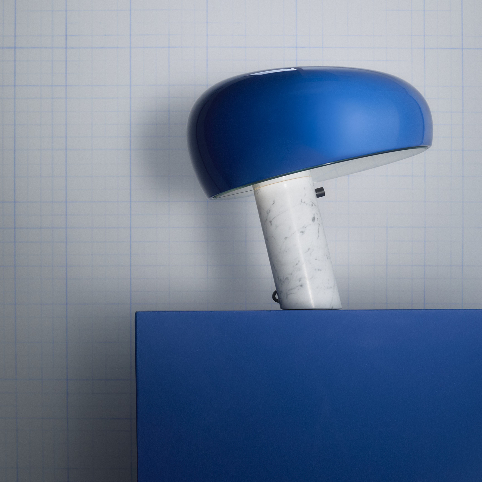 FLOS lampe à poser Snoopy, bleu marine, marbre, métal