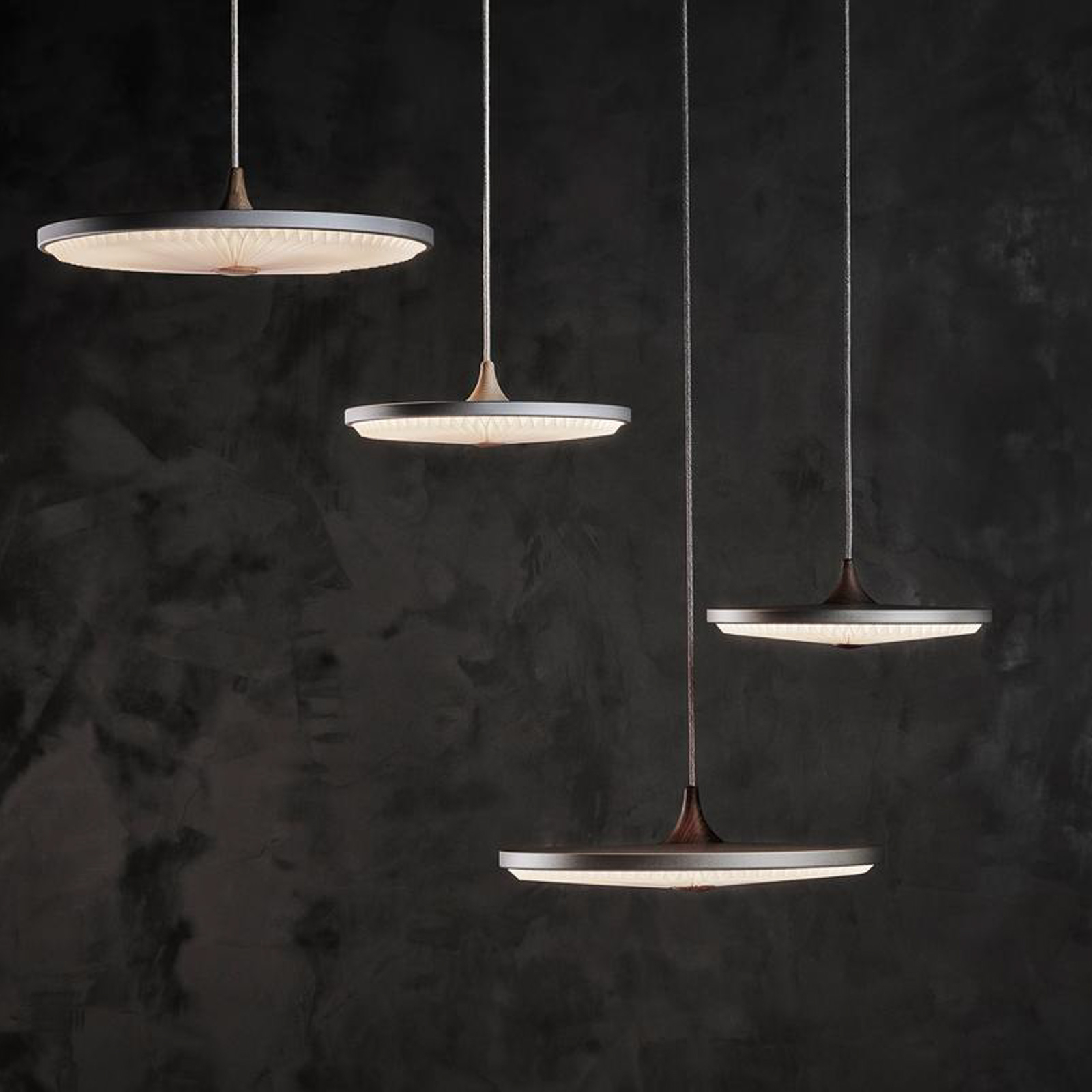 LE KLINT Soleil Suspension LED avec papier