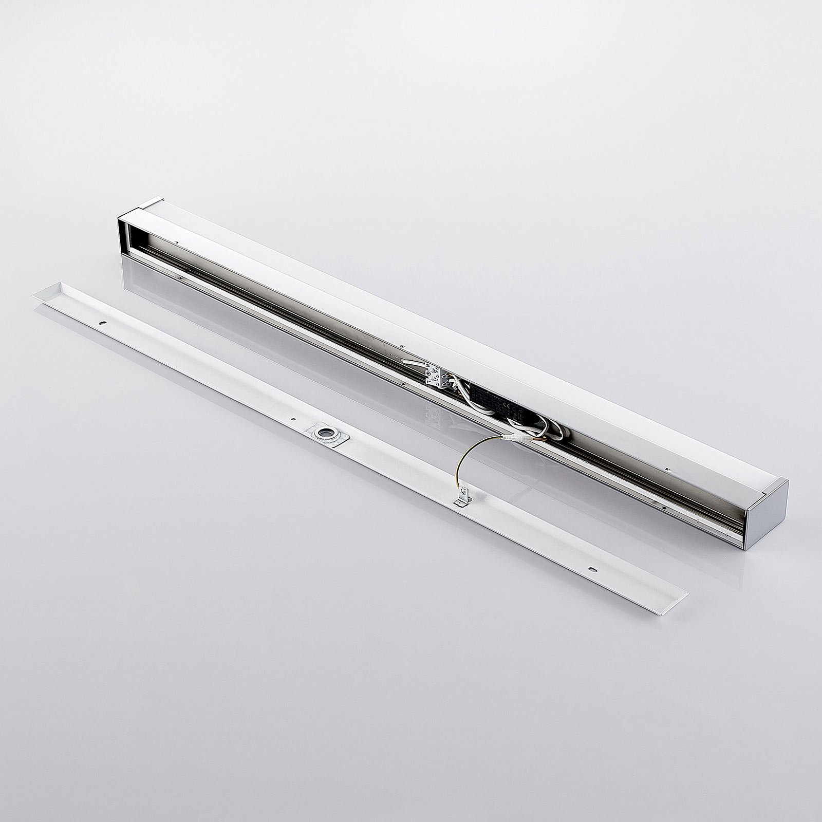 Lindby Klea LED-Badezimmerleuchte, 90 cm