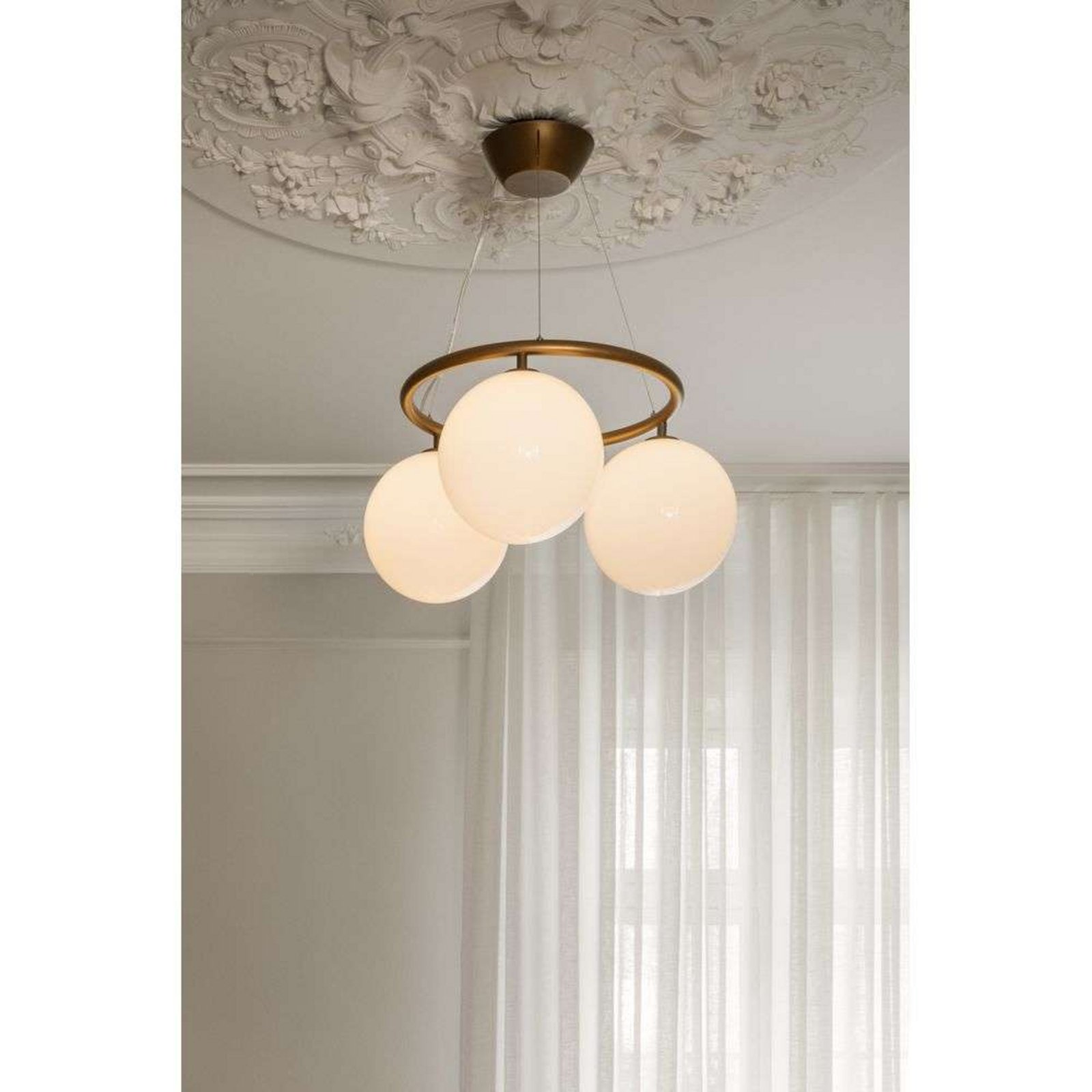Nuura Kronleuchter Miira 3 Circular, Ø 54 cm, bronze/opal