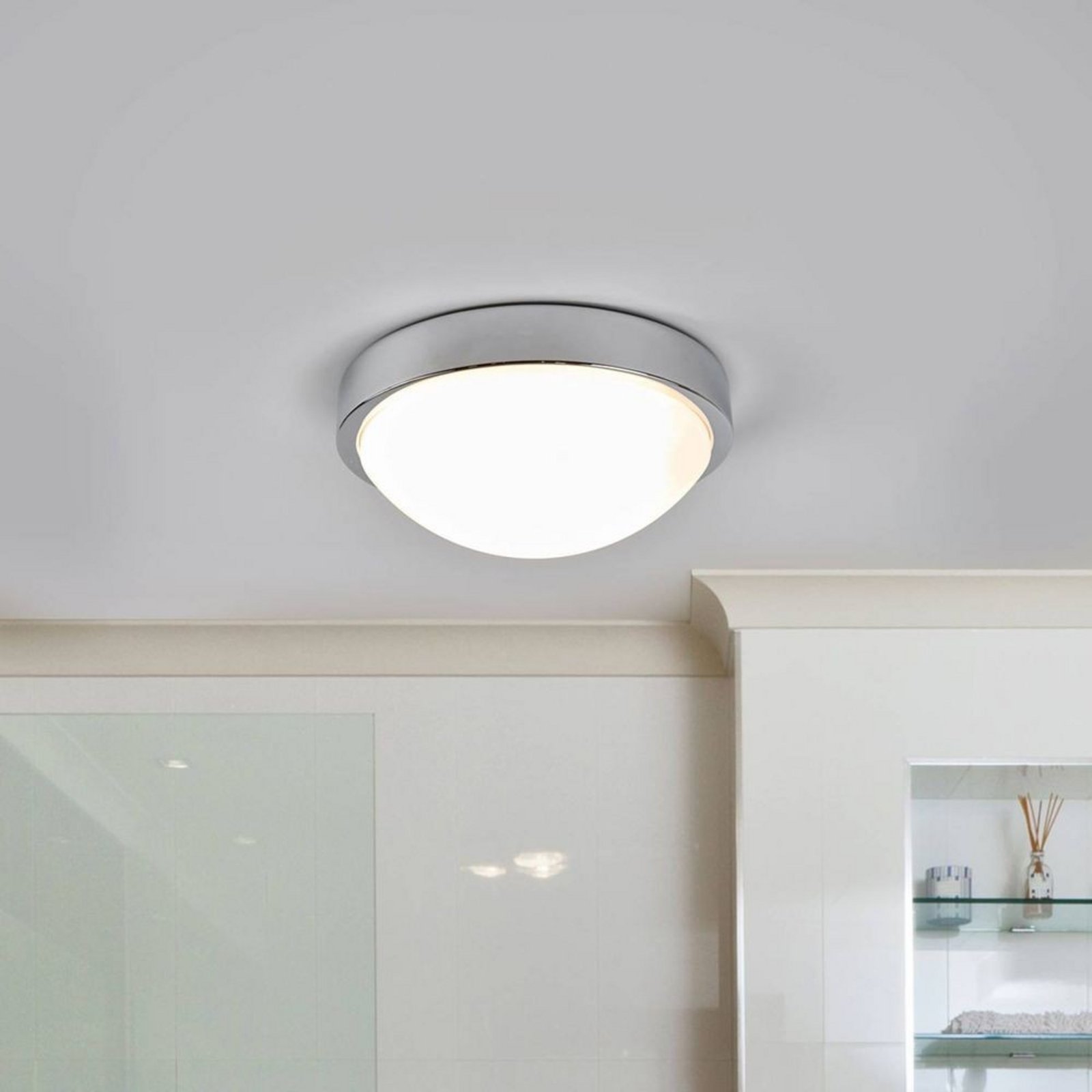 Elucio Stropna lampa IP44 Opal/Krom - Lindby