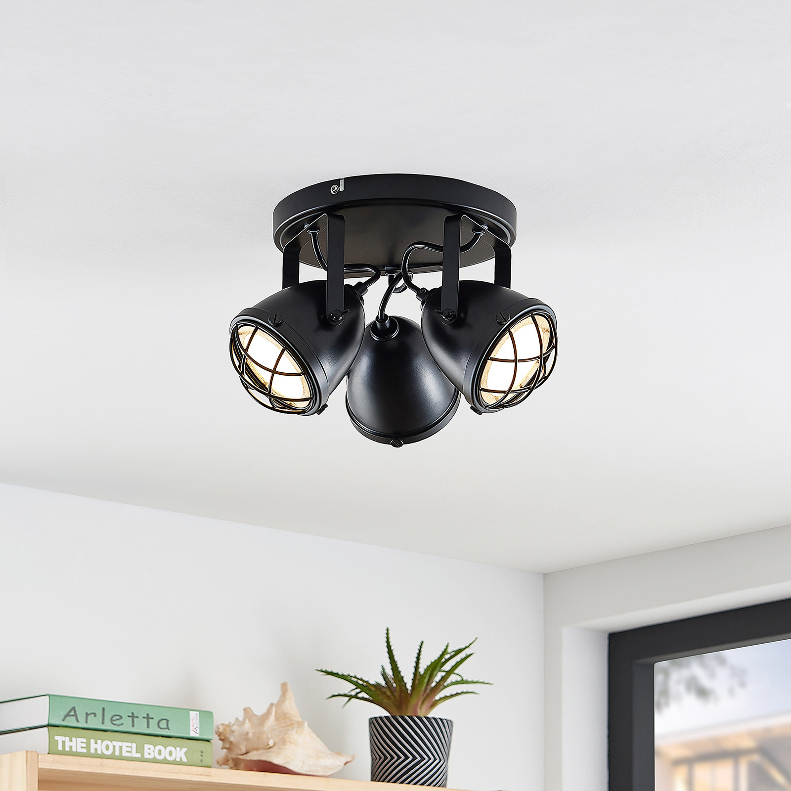 Lindby Biona LED-takspotlight med gullring, 3 lys, Ø 22 cm