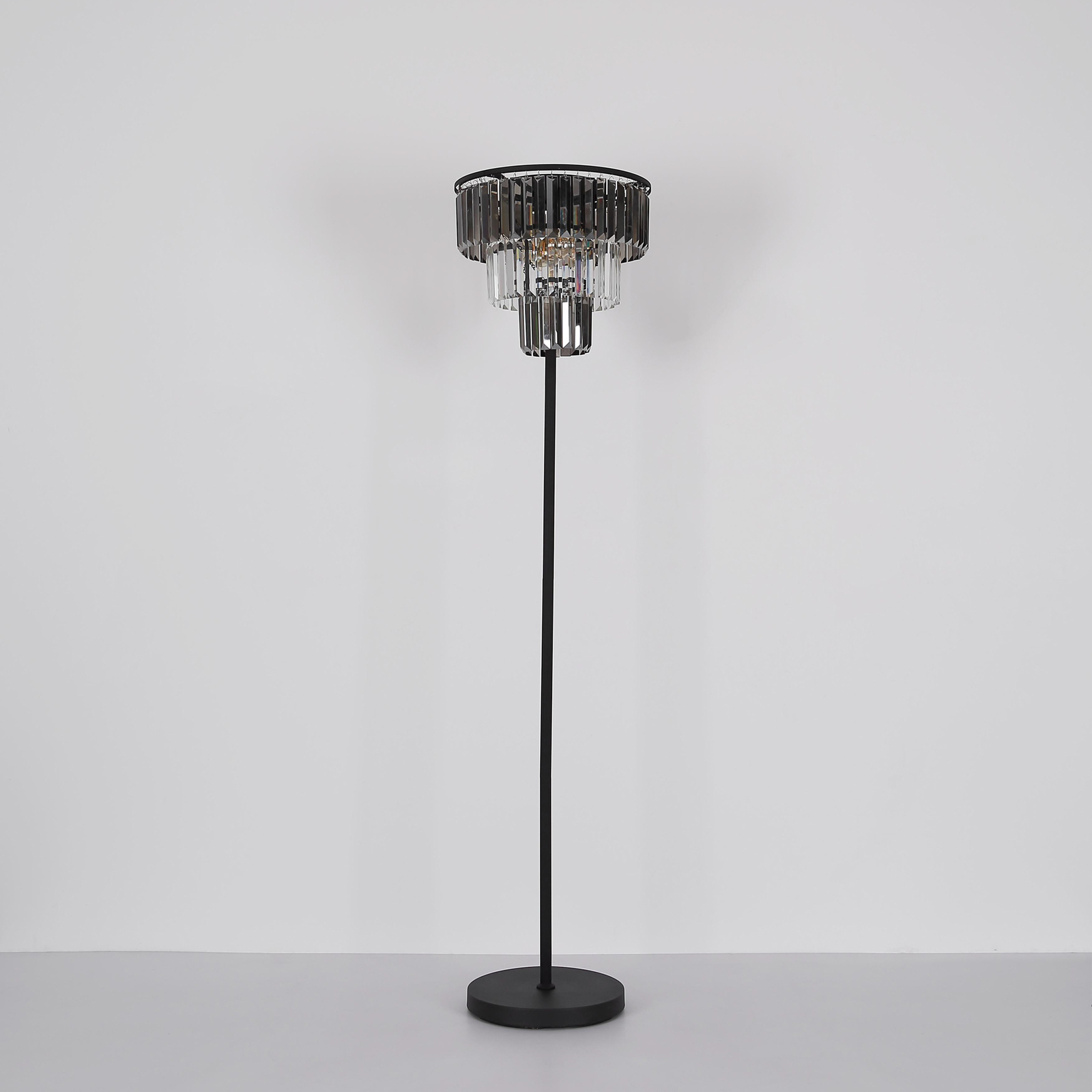 Naxis golvlampa, svart/rökgrå, höjd 160 cm, kristall