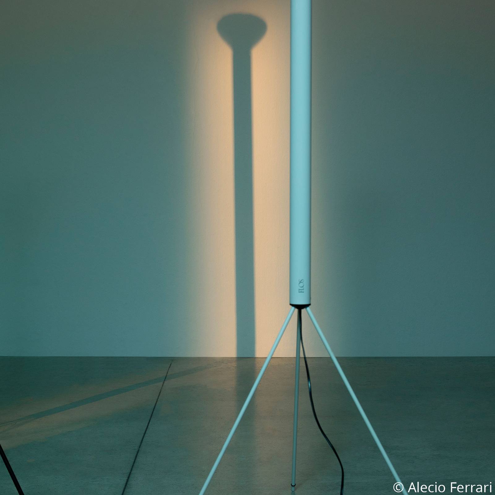 Lampa stojąca FLOS Luminator, biały, wysokość 189 cm, metal