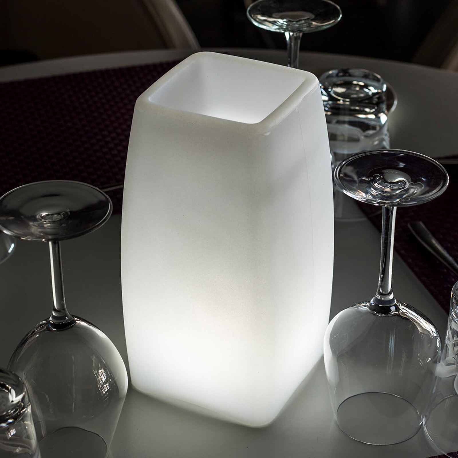 App-controllable LED table lamp Stele with battery