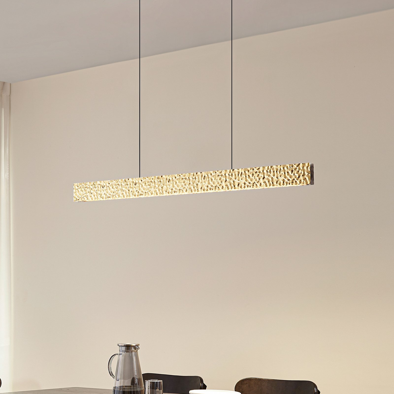 Lucande LED-Hängeleuchte Nivara, 117 cm, gold, Metall