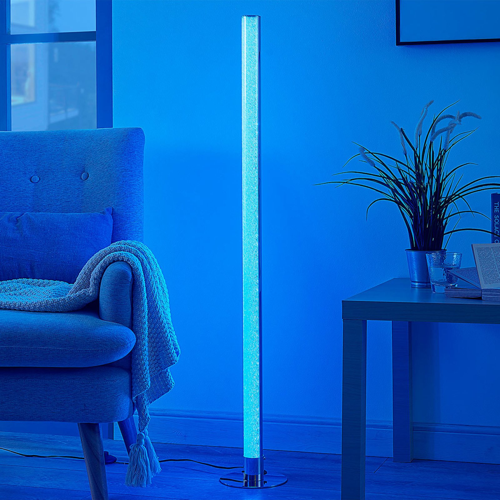 Längliche LED-RGB-Stehlampe Hadis, dimmbar