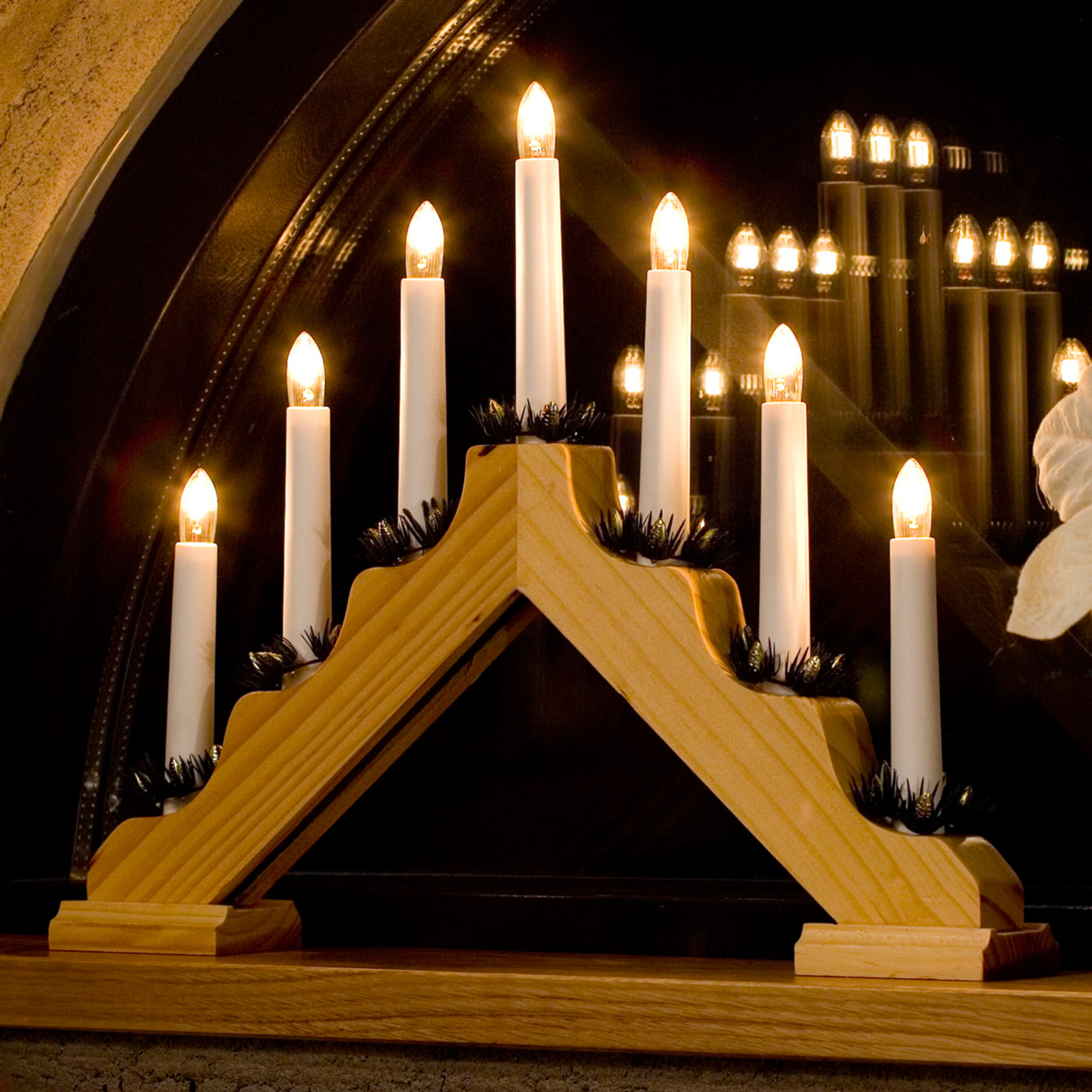 Candleholder made of light wood with 7 bulbs