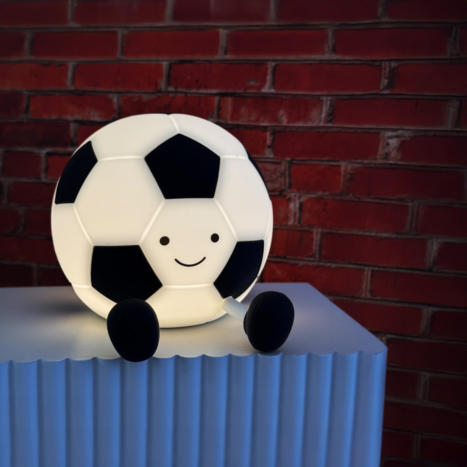 LED-Akkulampe Fußball Kalle, weiß-schwarz, Länge 14 cm LED-Akkulampe Fußball Kalle, weiß-schwarz, Länge 14 cm
