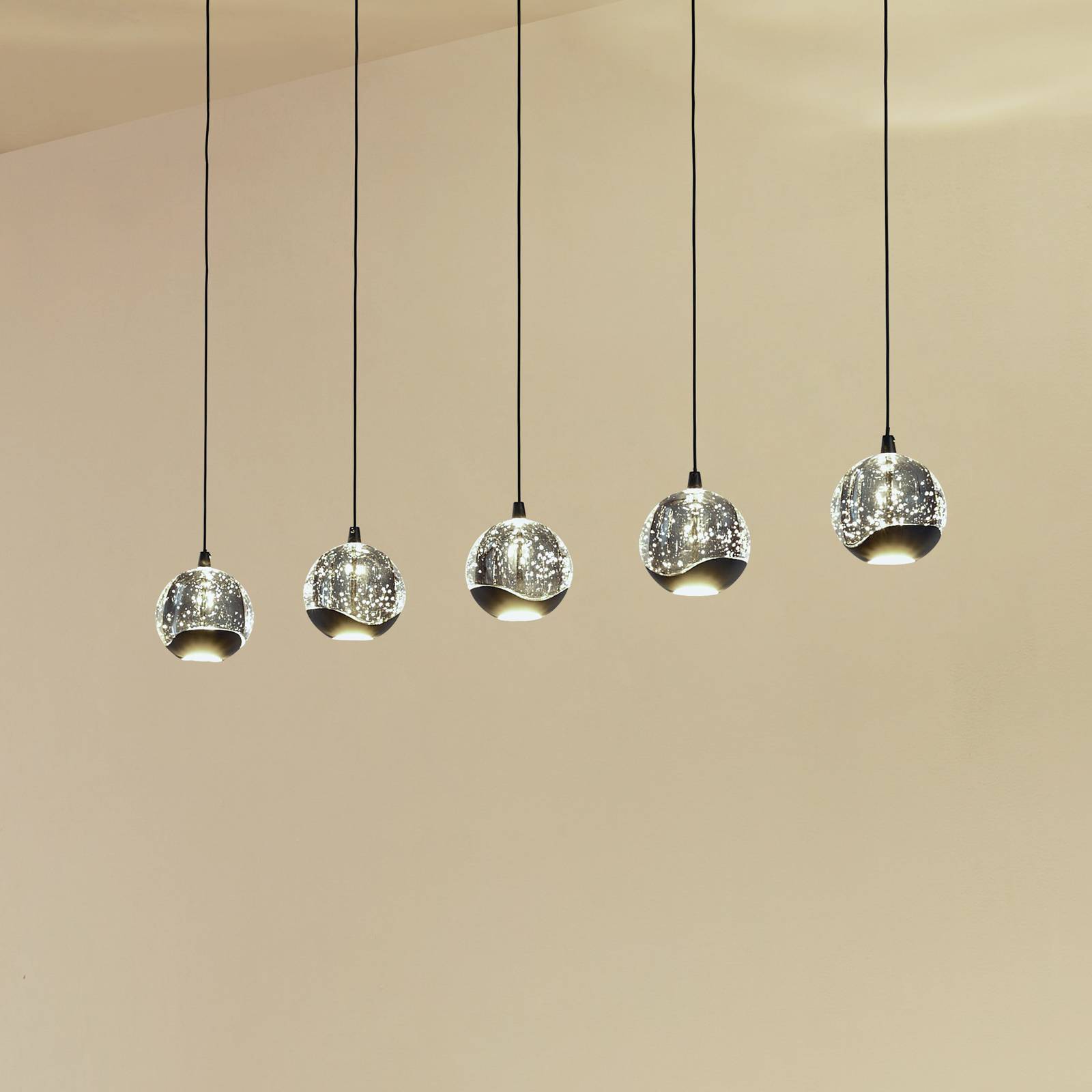 Lucande LED-Pendellampe Hayley, schwarz, 5-fl., länglich günstig online kaufen