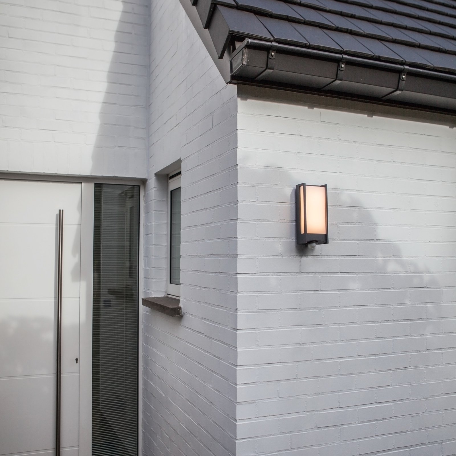 Compra Aplique LED de exterior Qubo con sensor movimiento | Lampara.es