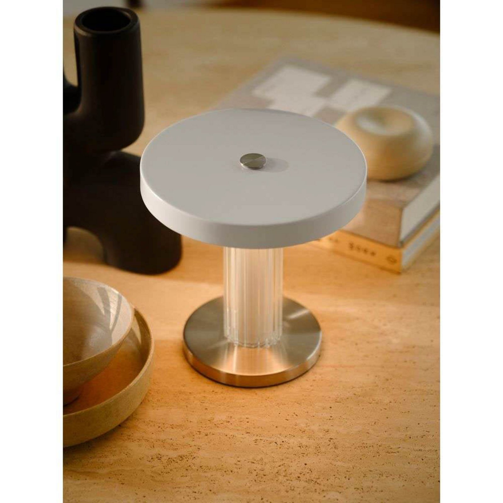 LED-batteridrevet bordlampe Trezzi, hvid, højde 22 cm, metal/glas