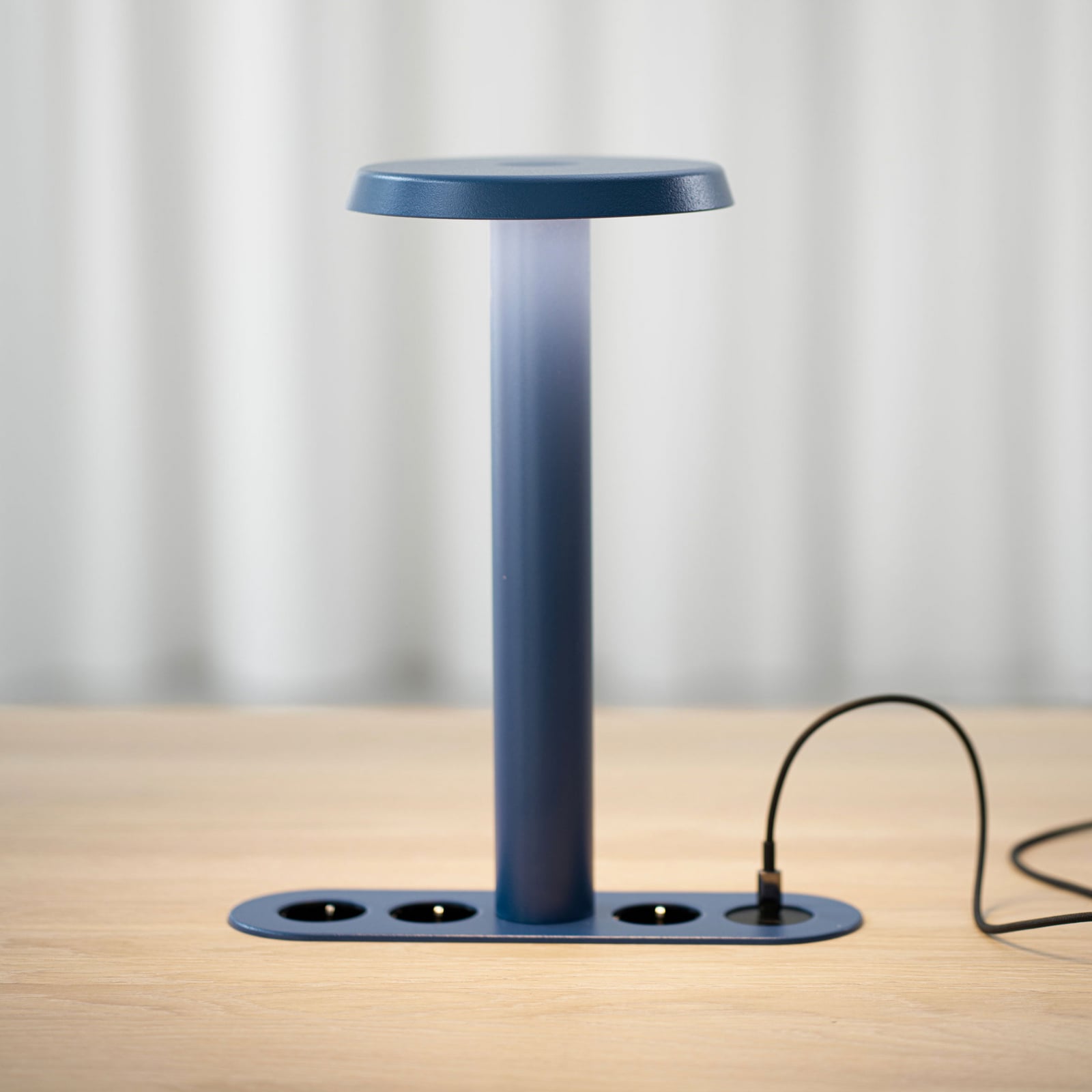 Lampe de table NOMAD LAMP 02, bleue, 32 cm - Forming Function Lampe de table NOMAD LAMP 02, bleue, 32 cm - Forming Function