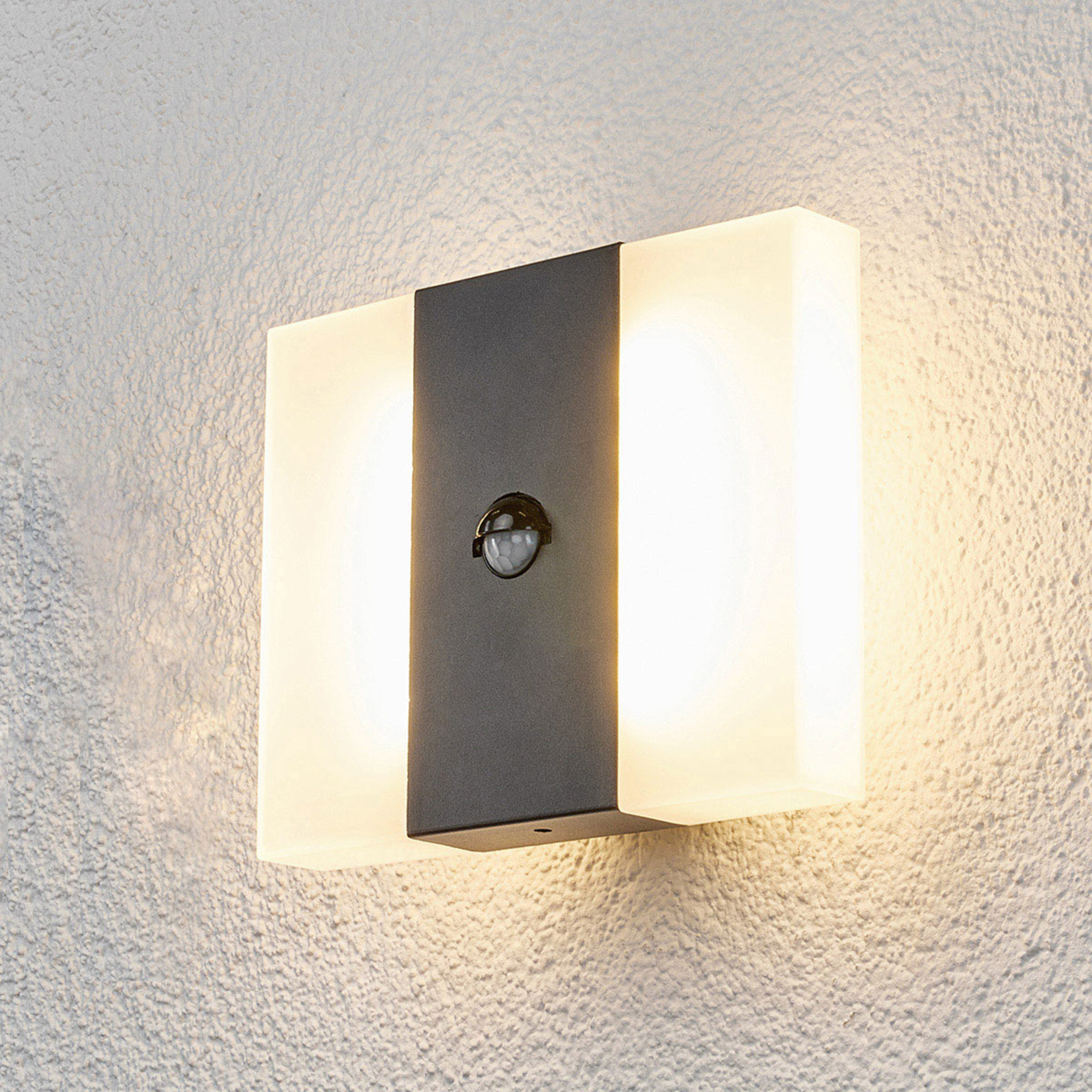 Lindby Kumi - LED outdoor wall light, Aluminium, plastic, 9 W, energy efficiency: A+, W: 21 cm, H: 17 cm