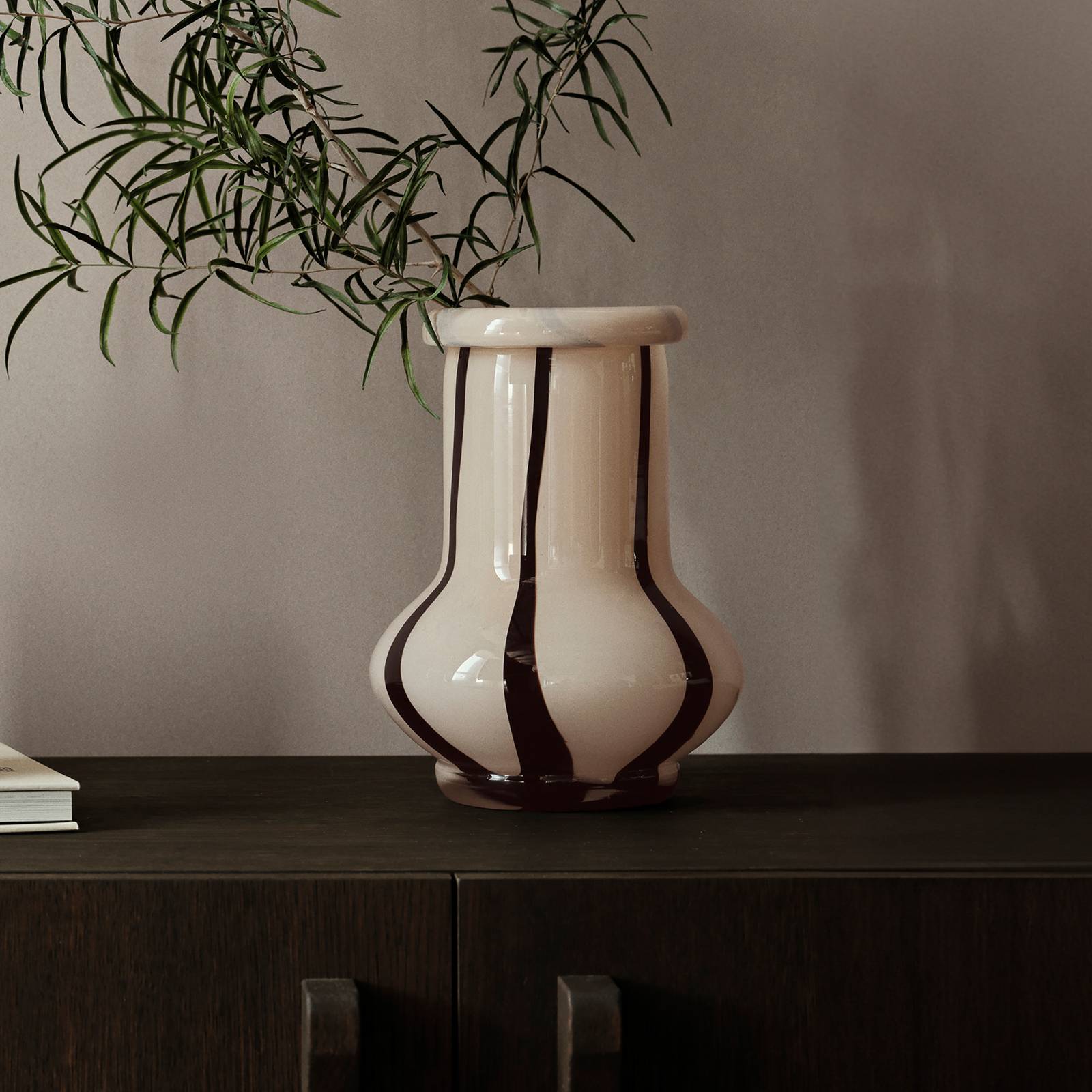 ferm LIVING Riban vase beige 24 cm glass munnblåst