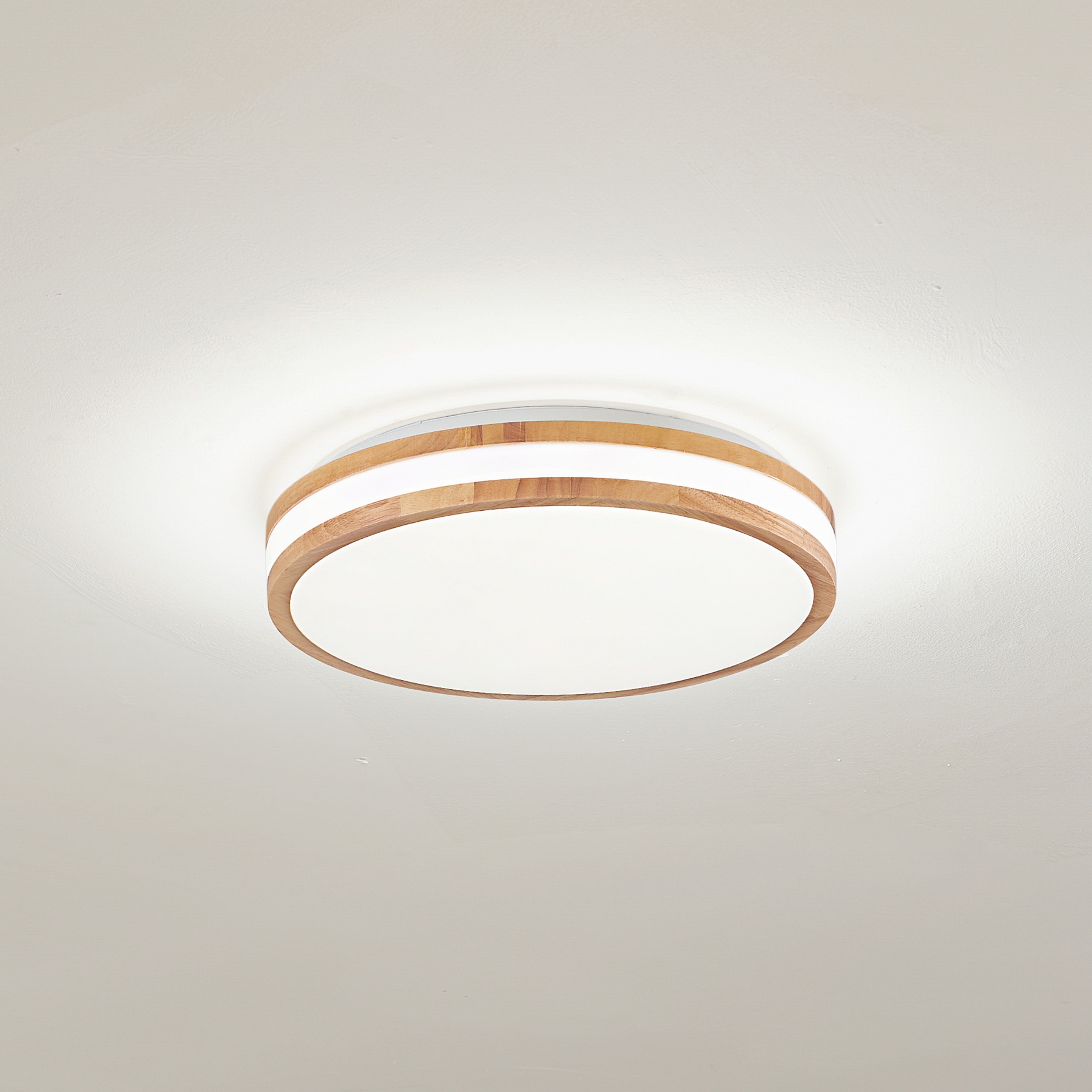Lindby Candeeiro de teto LED Emiva, Ø 39,5 cm, CCT, madeira