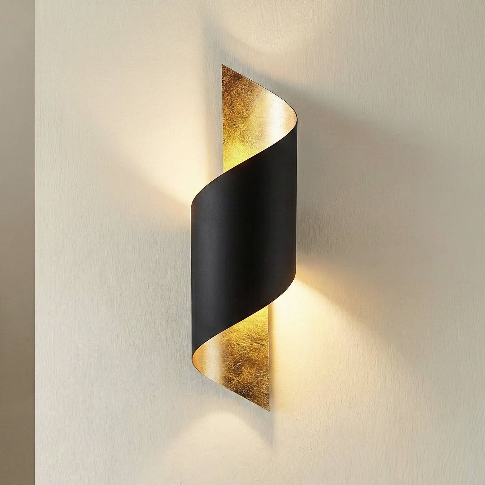 Applique murale Lindby Vanni, noir/or, métal, hauteur 57cm