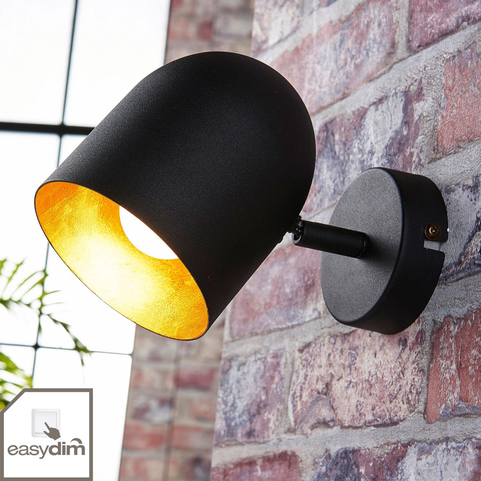 Morik LED V&auml;gglampa Black/Gold Lindby - Vardagsrum - Modern - Metall - Med en ljusk&auml;lla