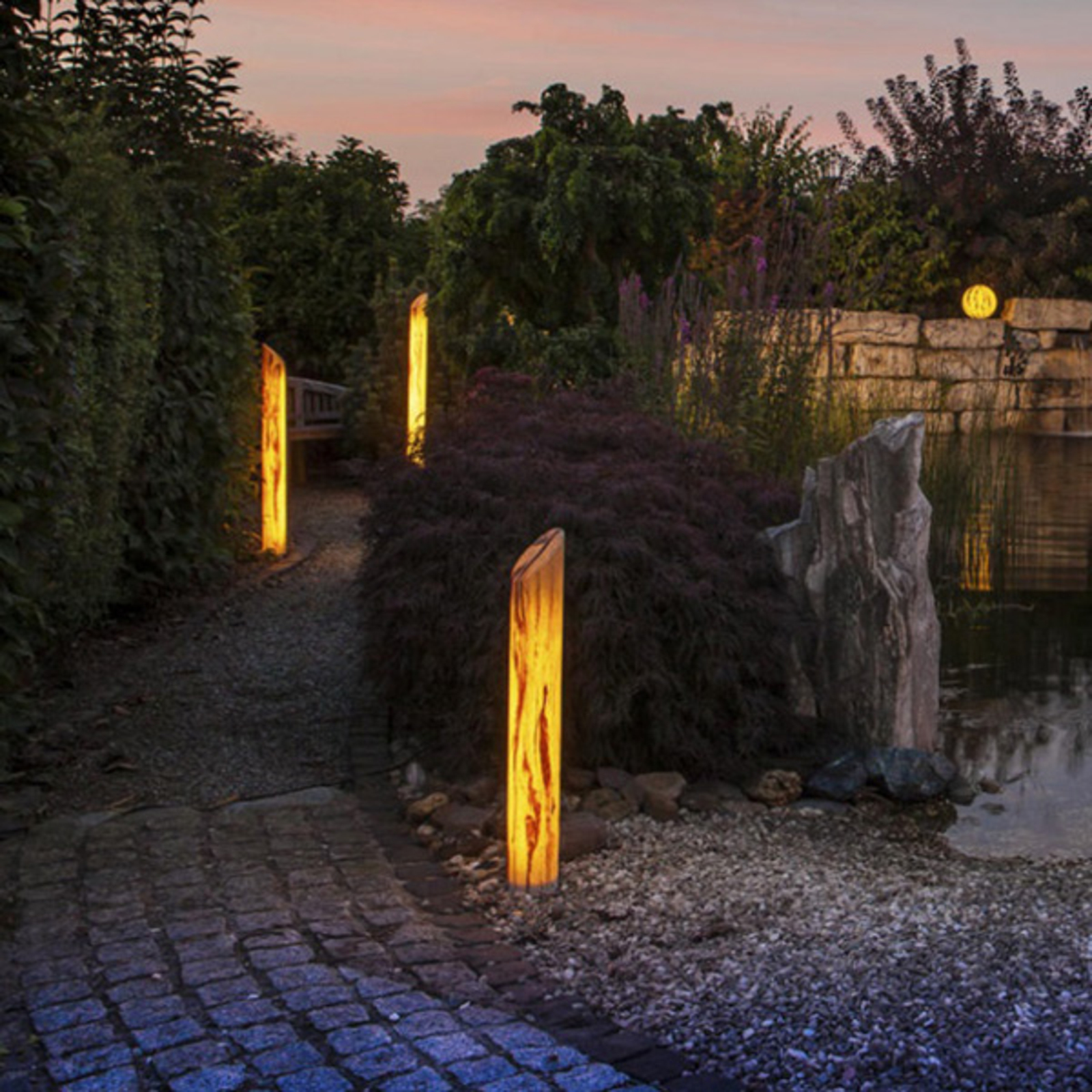 Luminous Sahara LED column with sandstone finish