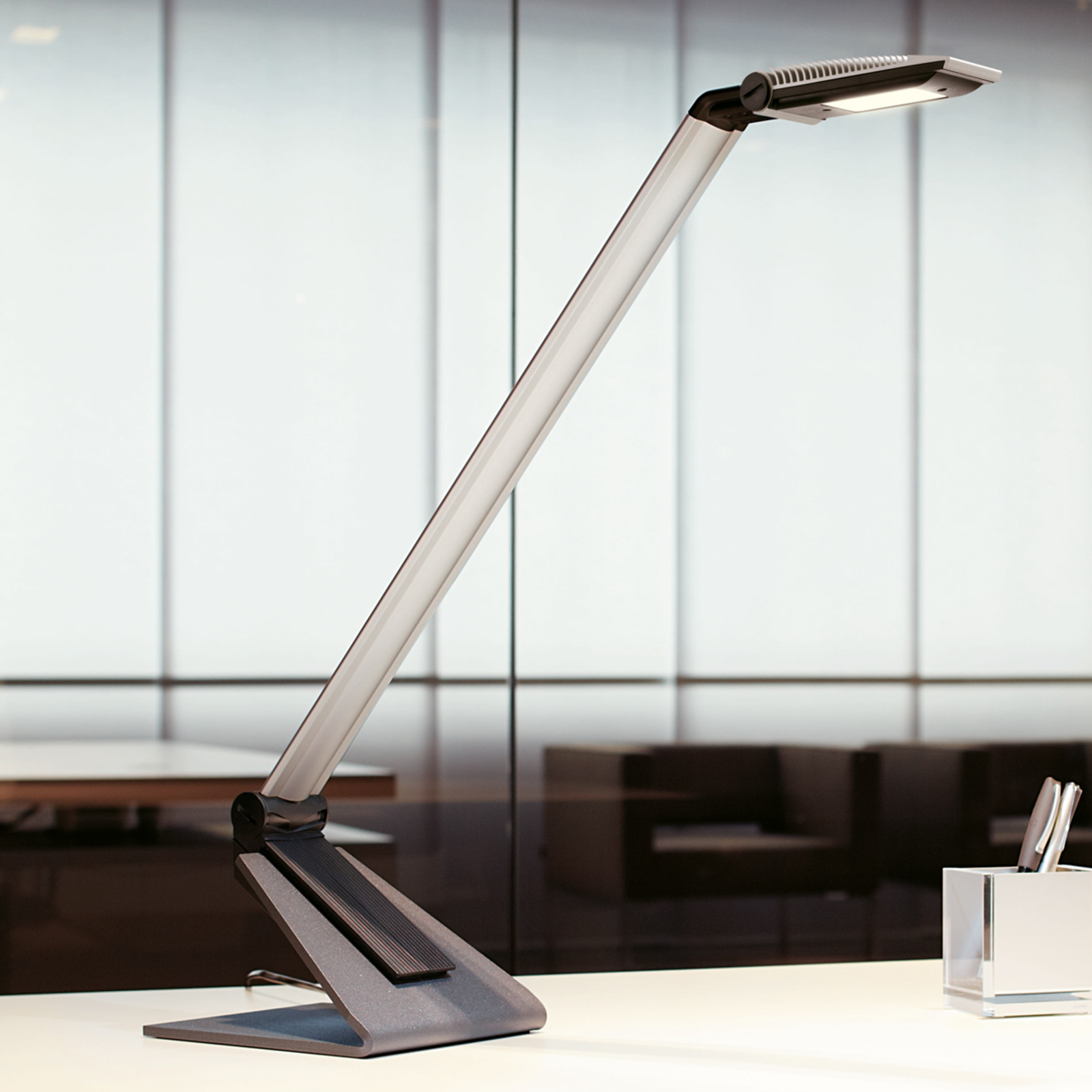 Lámpara de mesa LED moderna Solaris