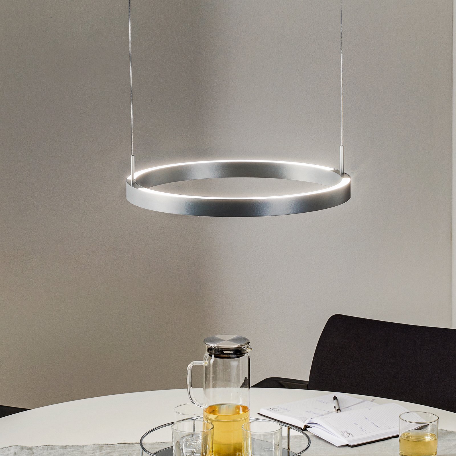 Bopp Float LED-hængelampe med bevægelsesstyring i aluminium