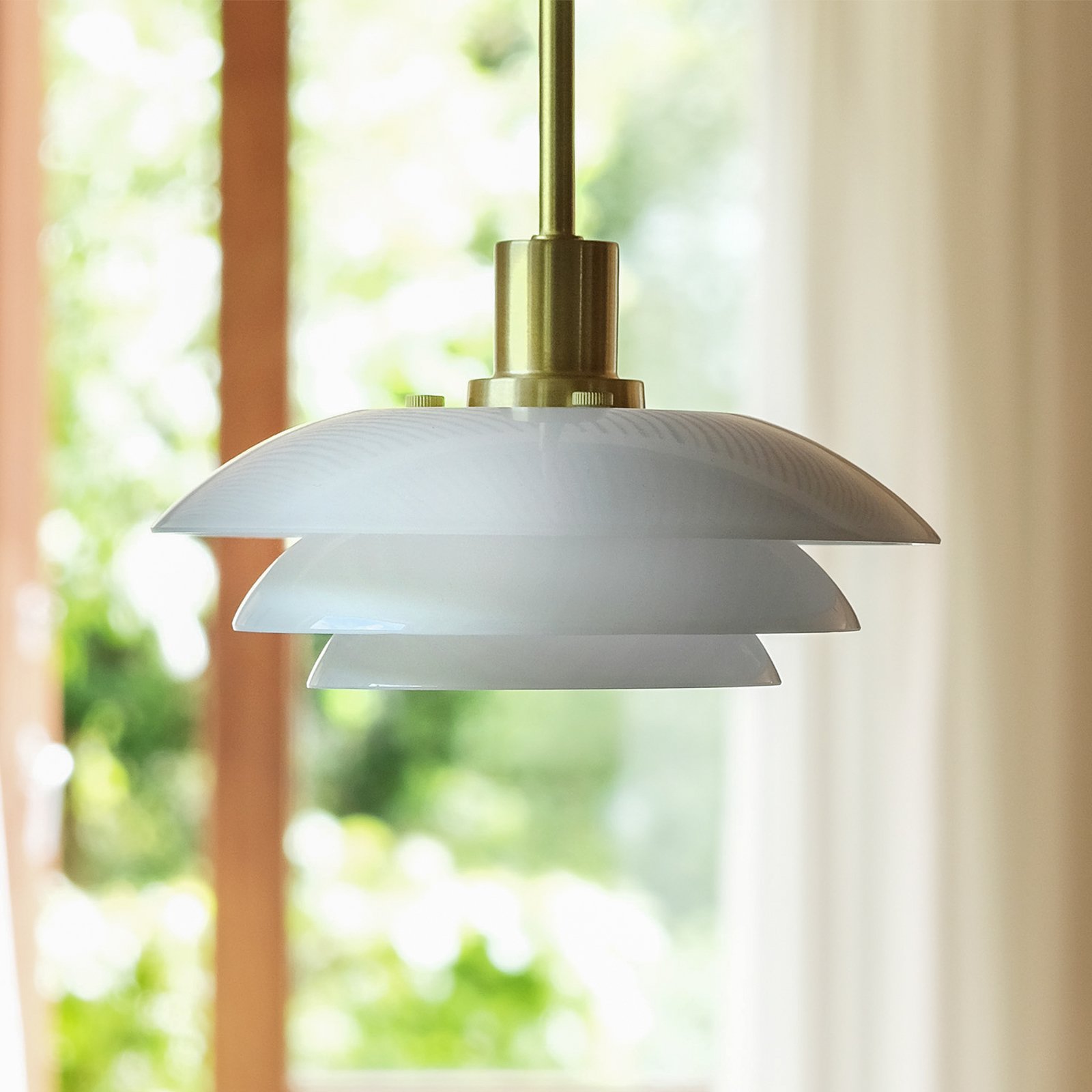 DL31 Lampada a Sospensione Opale/Ottone - DybergLarsen