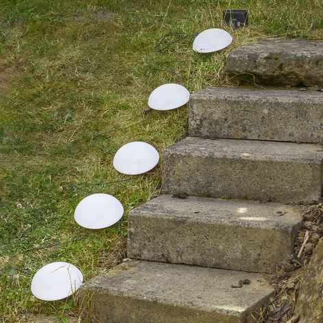 Sett med LED-solcellelampe Kuppel med jordspyd