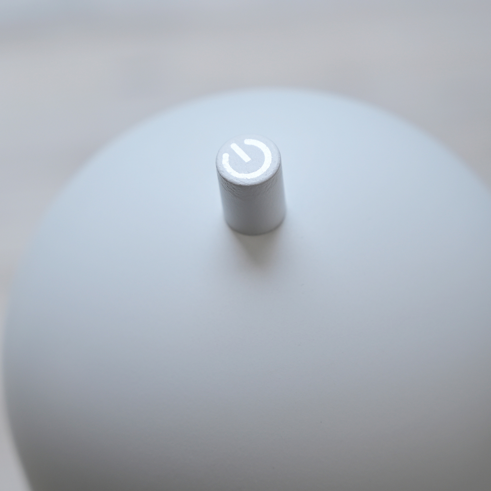 Schöner Wohnen LED-akku-gulvlampe Bellies, hvid, IP54 Schöner Wohnen LED-akku-gulvlampe Bellies, hvid, IP54