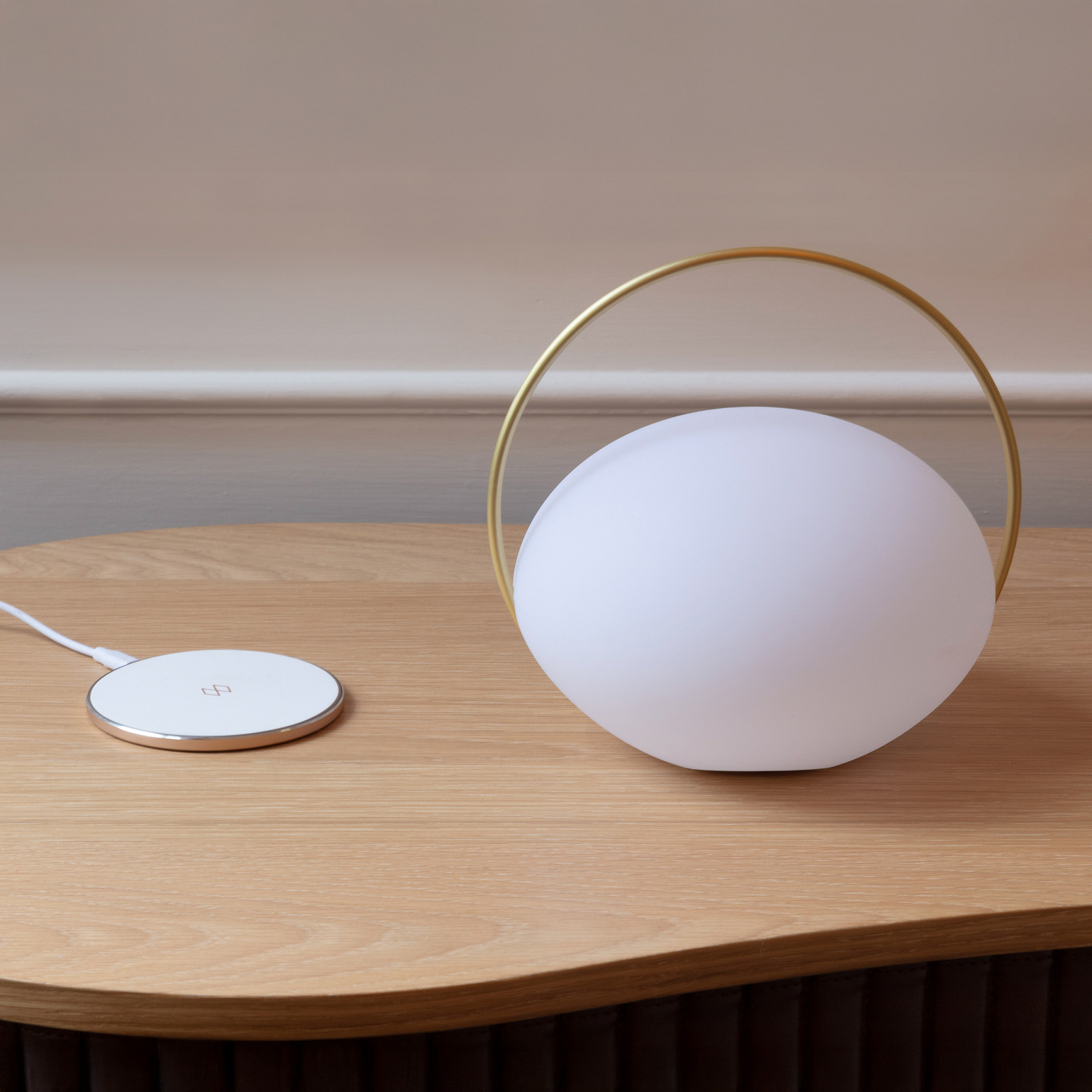 Orbit LED rechargeable table lamp, white/brass, IP44 CCT - UMAGE