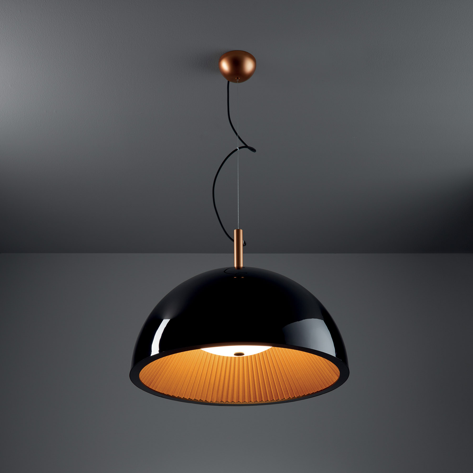 LEDS-C4 Umbrella závesná lampa, čierna, Ø 60 cm