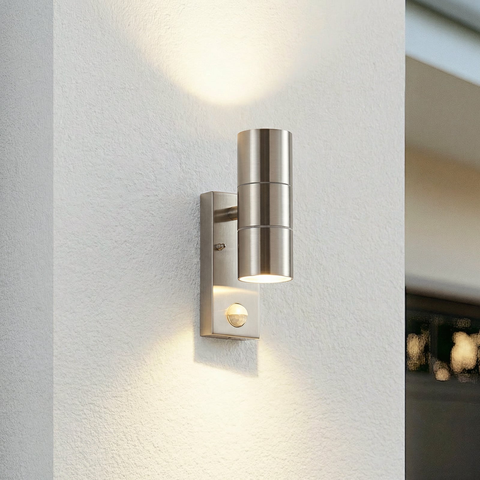 Eyrin Utomhus V&auml;gglampa w/Sensor Steel Lindby - Terrass - Modern - Metall - Med flera ljusk&auml;llor