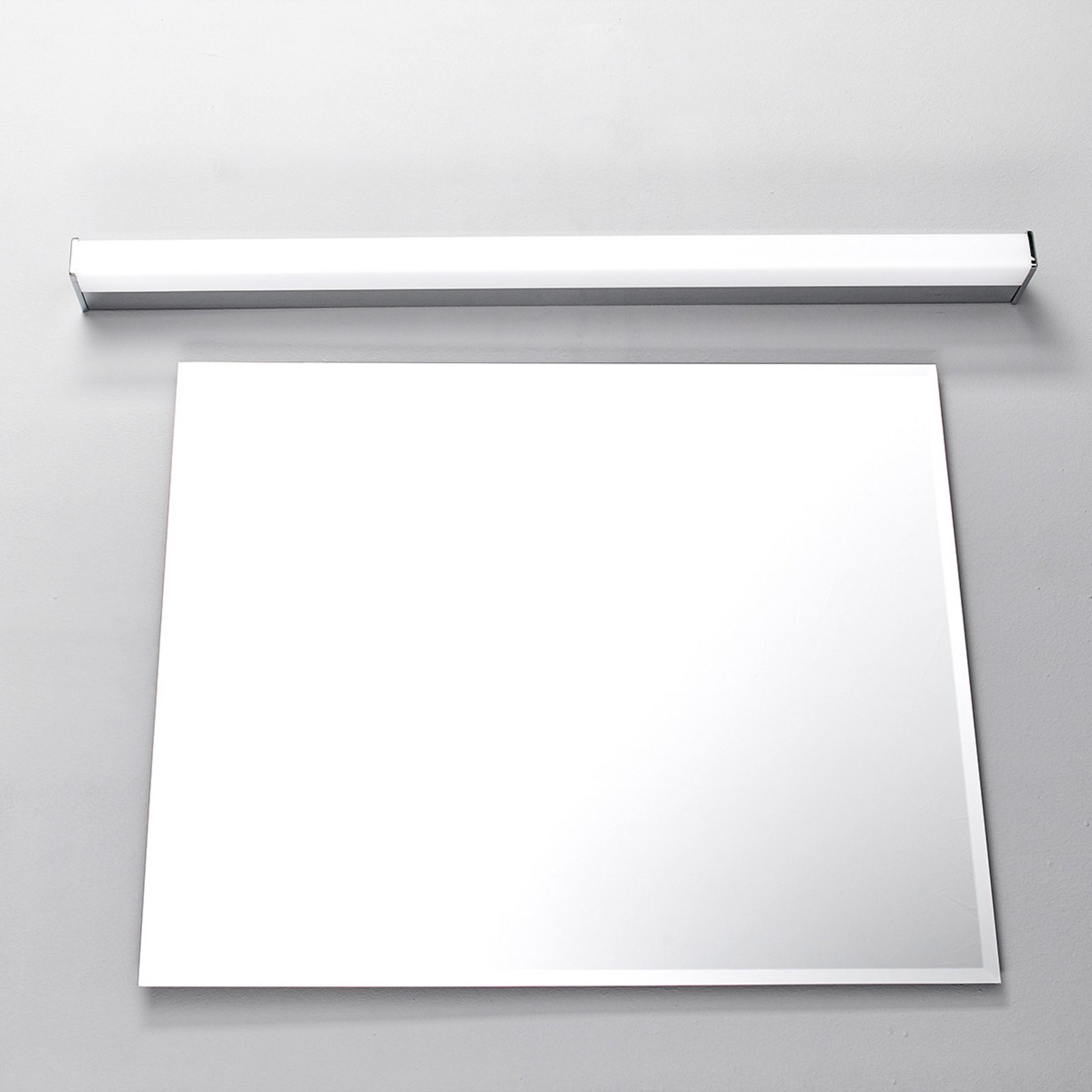 Lindby LED-Wandlampe Philippa, eckig, 89 cm, chrom, IP44