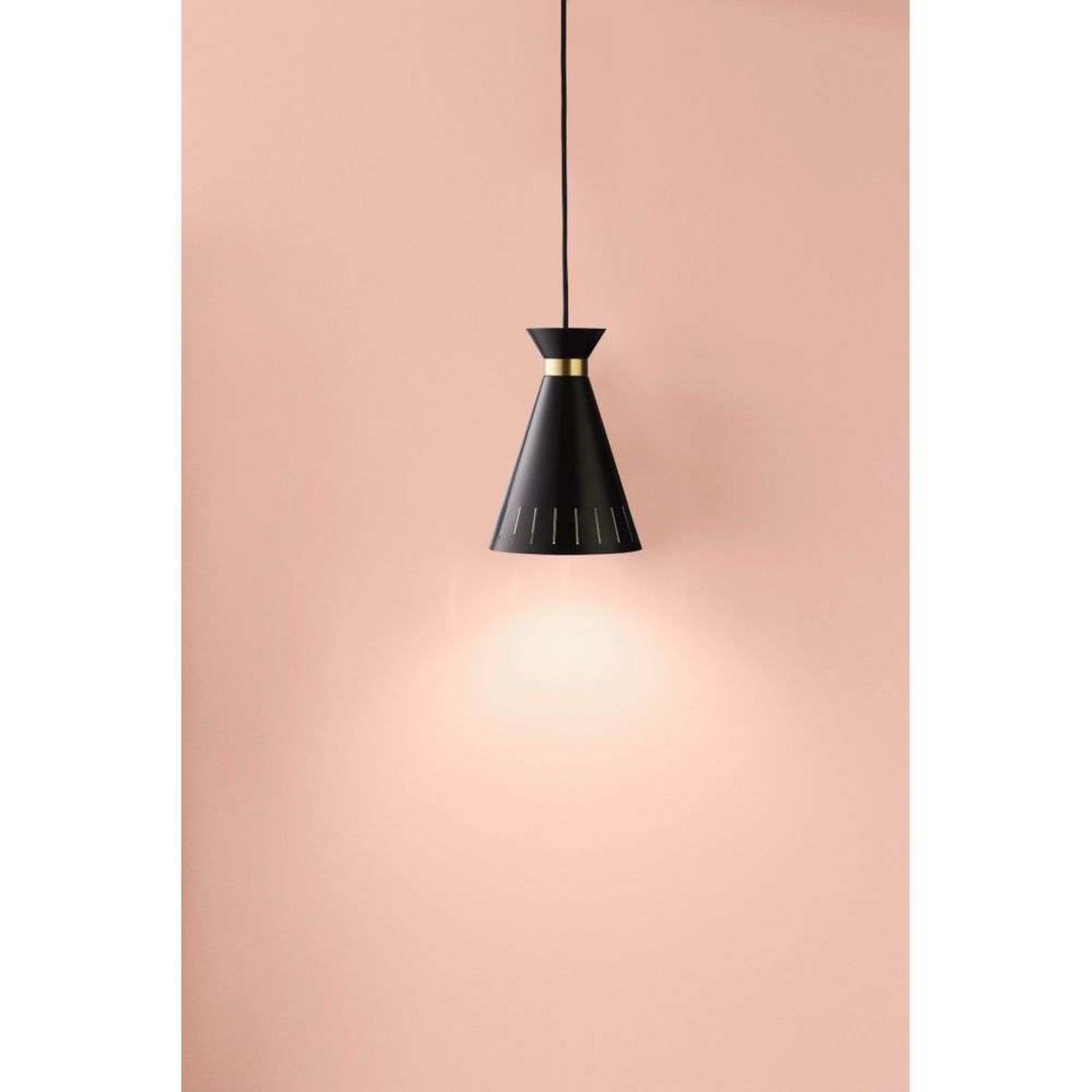 Cone pendellampe, sort, Ø 16 cm Warm Nordic - Køkken - Vintage - Metal - Med én lyskilde