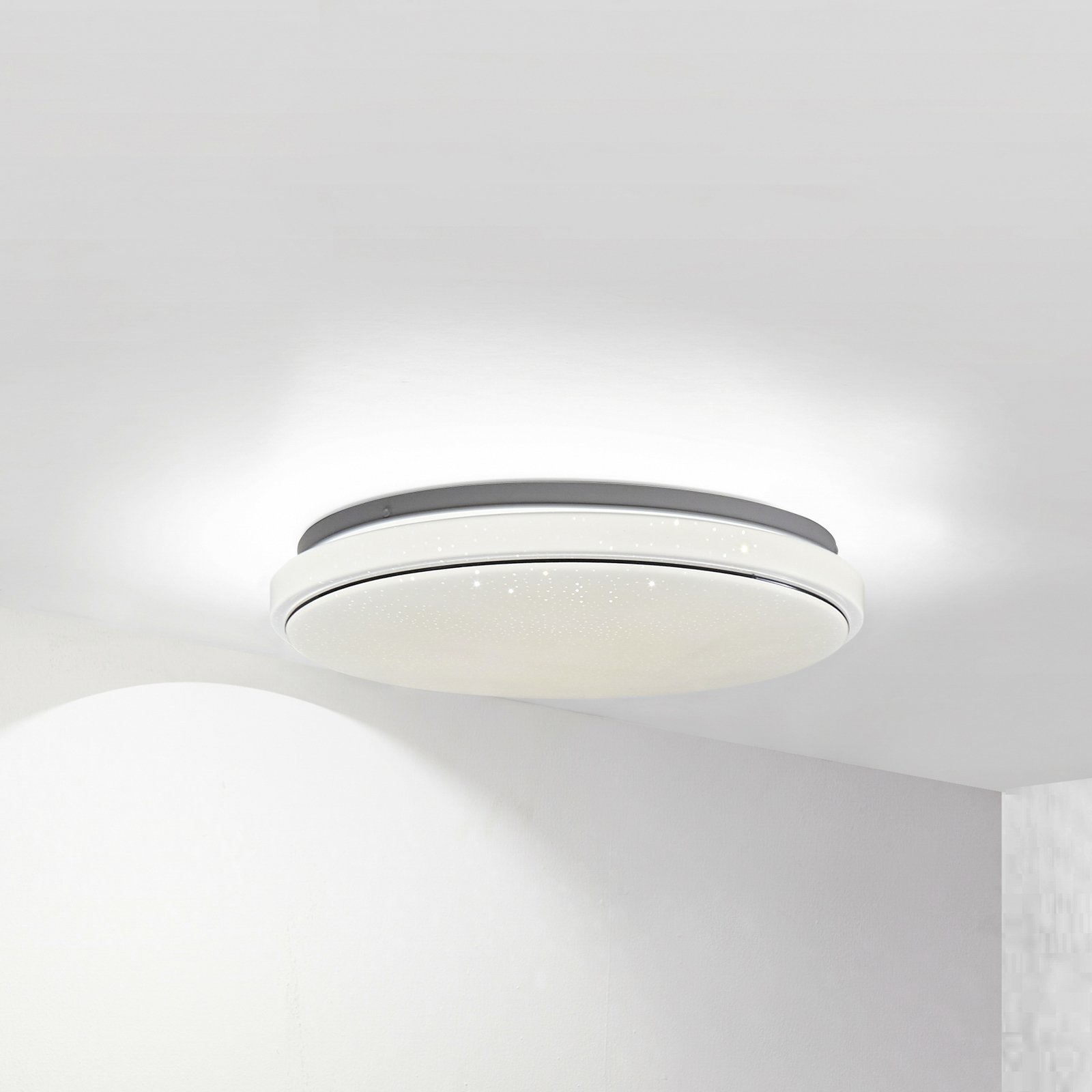 Lindby LED ceiling lamp Glamo, Ø 39 cm, chrome, white, IP44