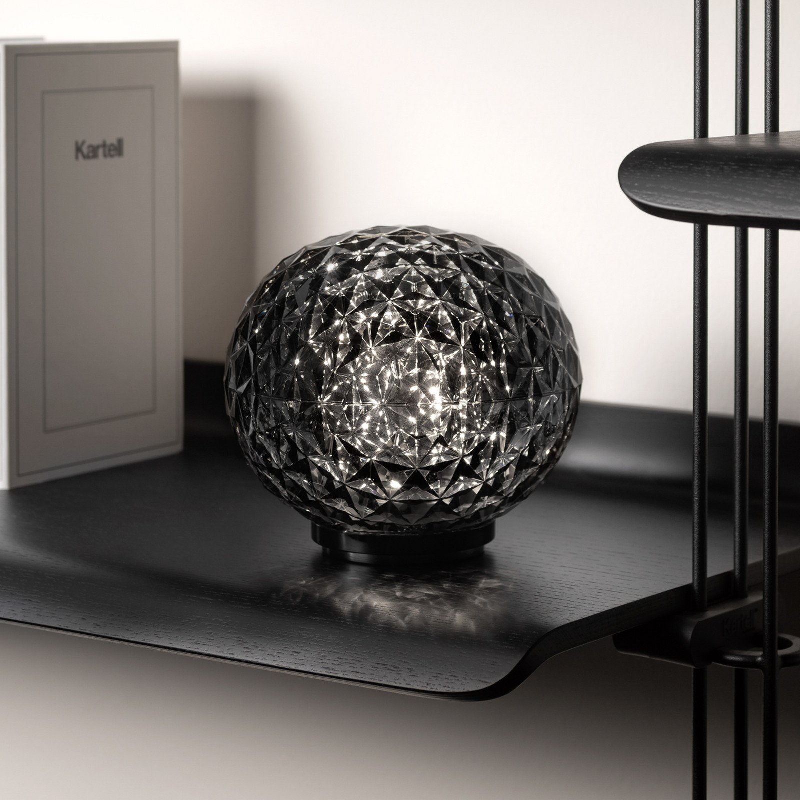 Kartell Mini Planet lampă masă acumulator gri fum - Camera de zi / sufragerie - design - gri-fumuriu - Plastic