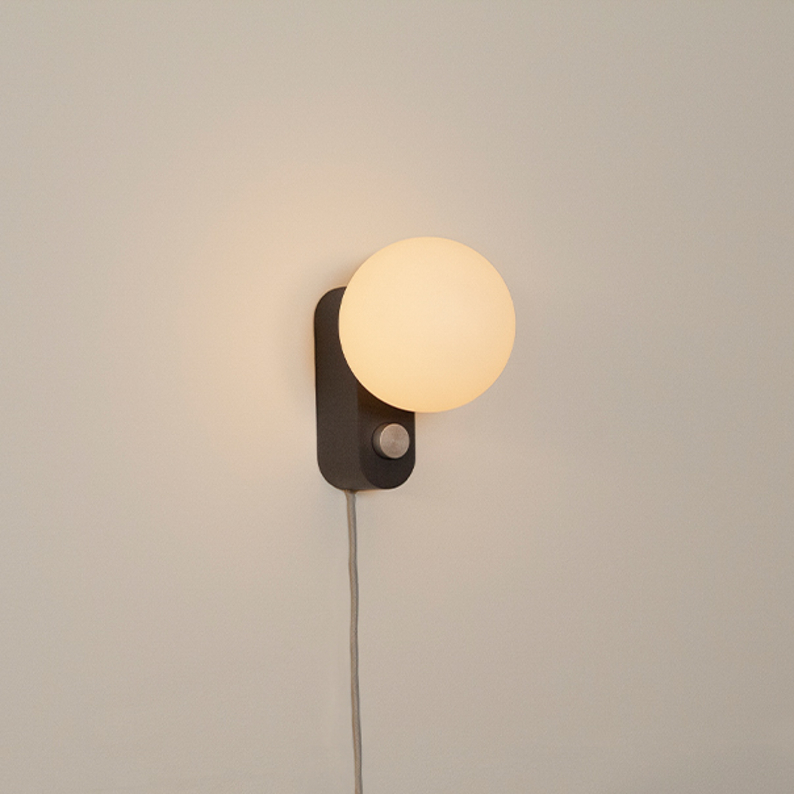 Alumina Tischleuchte Charcoal w/Sphere IV - Tala