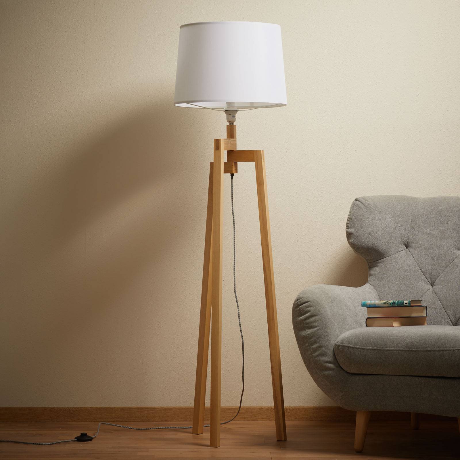E-shop Trojnohá stojacia lampa Montana s látkovým tienidlom