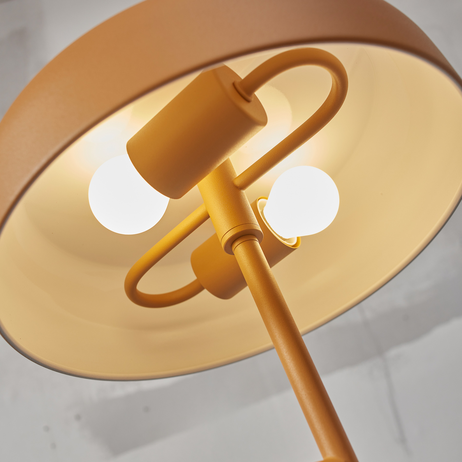 Става въпрос за подова лампа RoMi Porto, горчица жълто