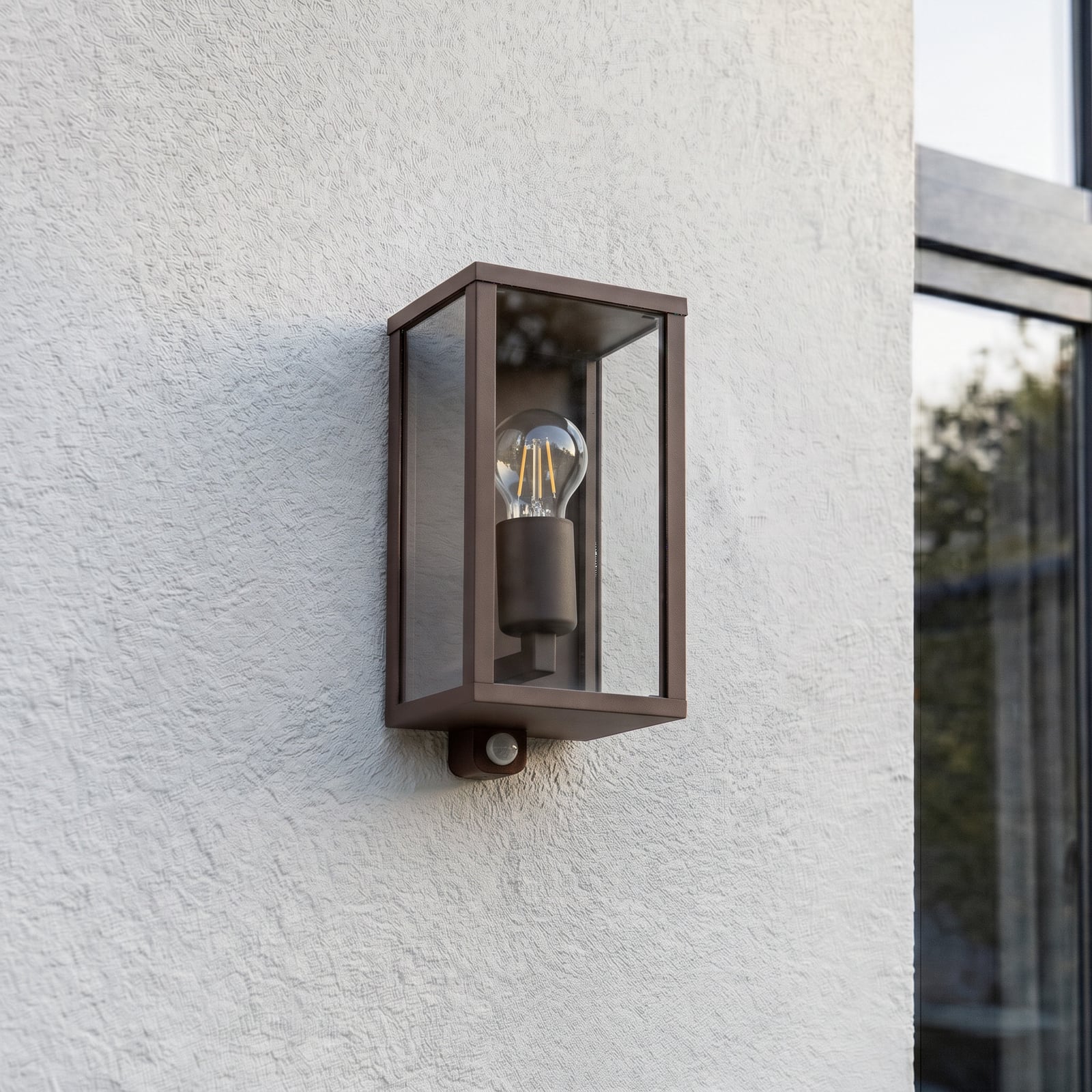Lindby utomhusvägglampa Peldar, rostfärgad/klar, 26 cm, sensor Lindby utomhusvägglampa Peldar, rostfärgad/klar, 26 cm, sensor