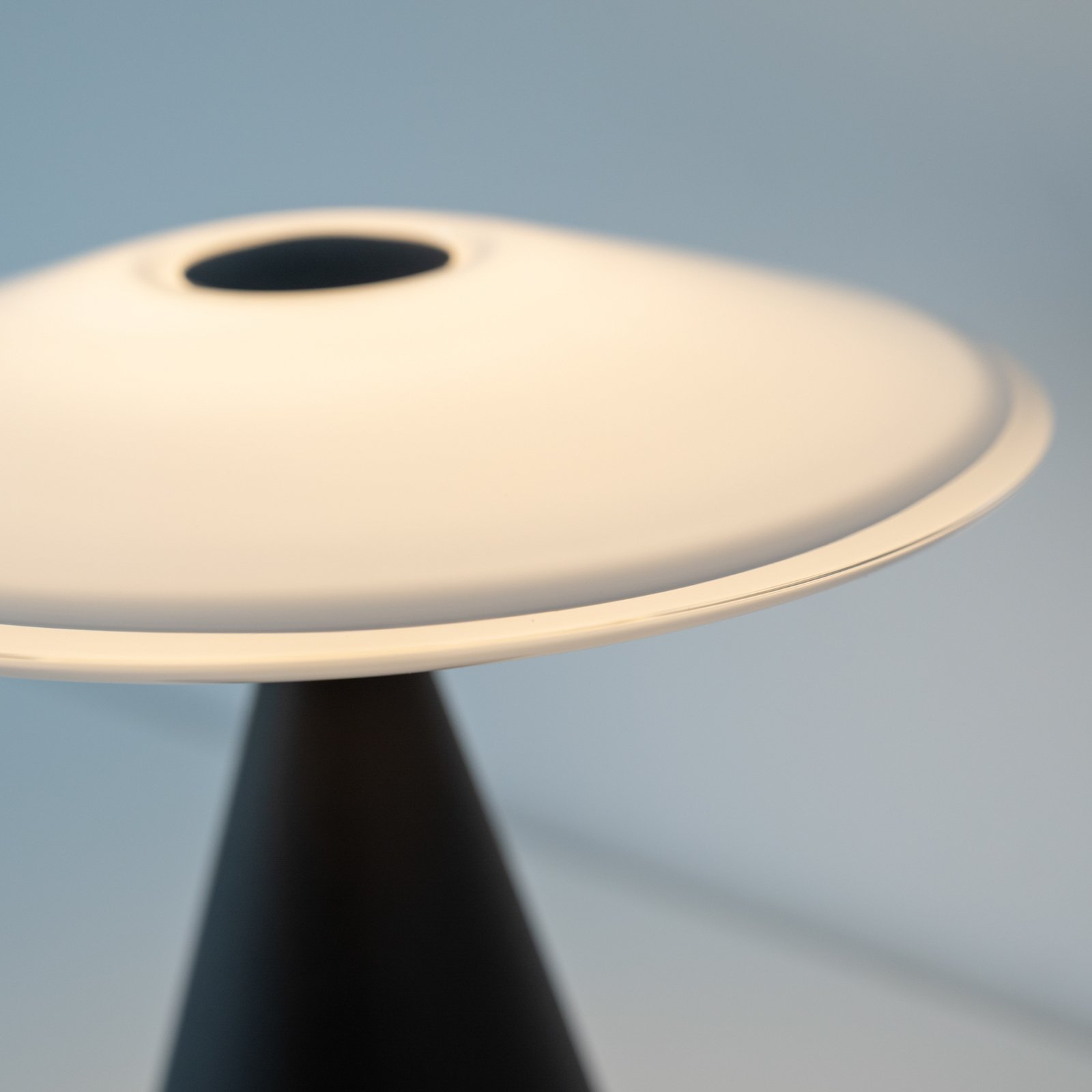 Paul Neuhaus LED-Tischlampe Elipsa, weiß/schwarz, dimmbar