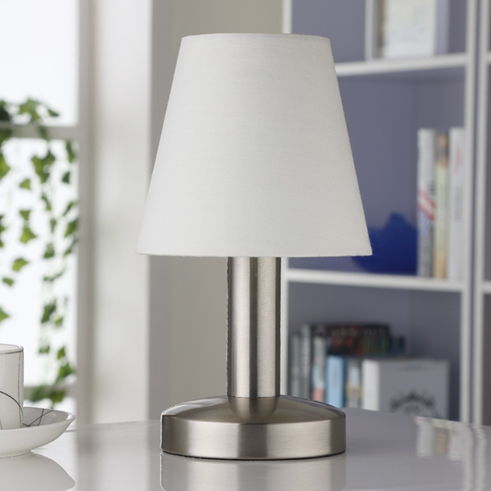 Hanno Table Lamp White/Nickel - Lindby