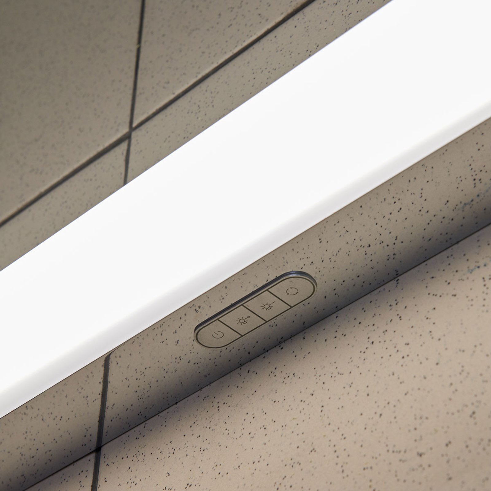 LED koupelnové světlo nástěnné Jesko, 33 cm