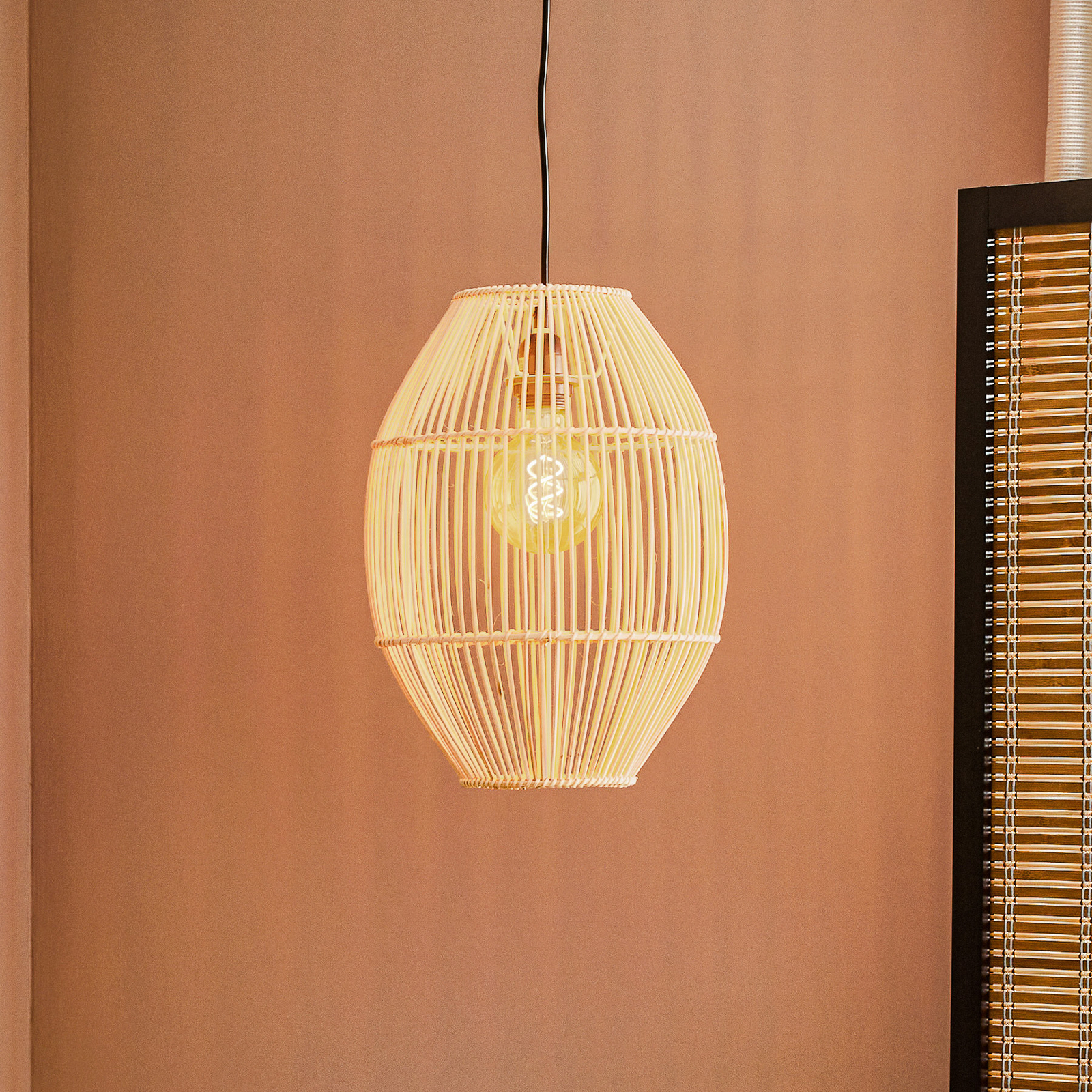 Anteo hanging light made of rattan, high oval